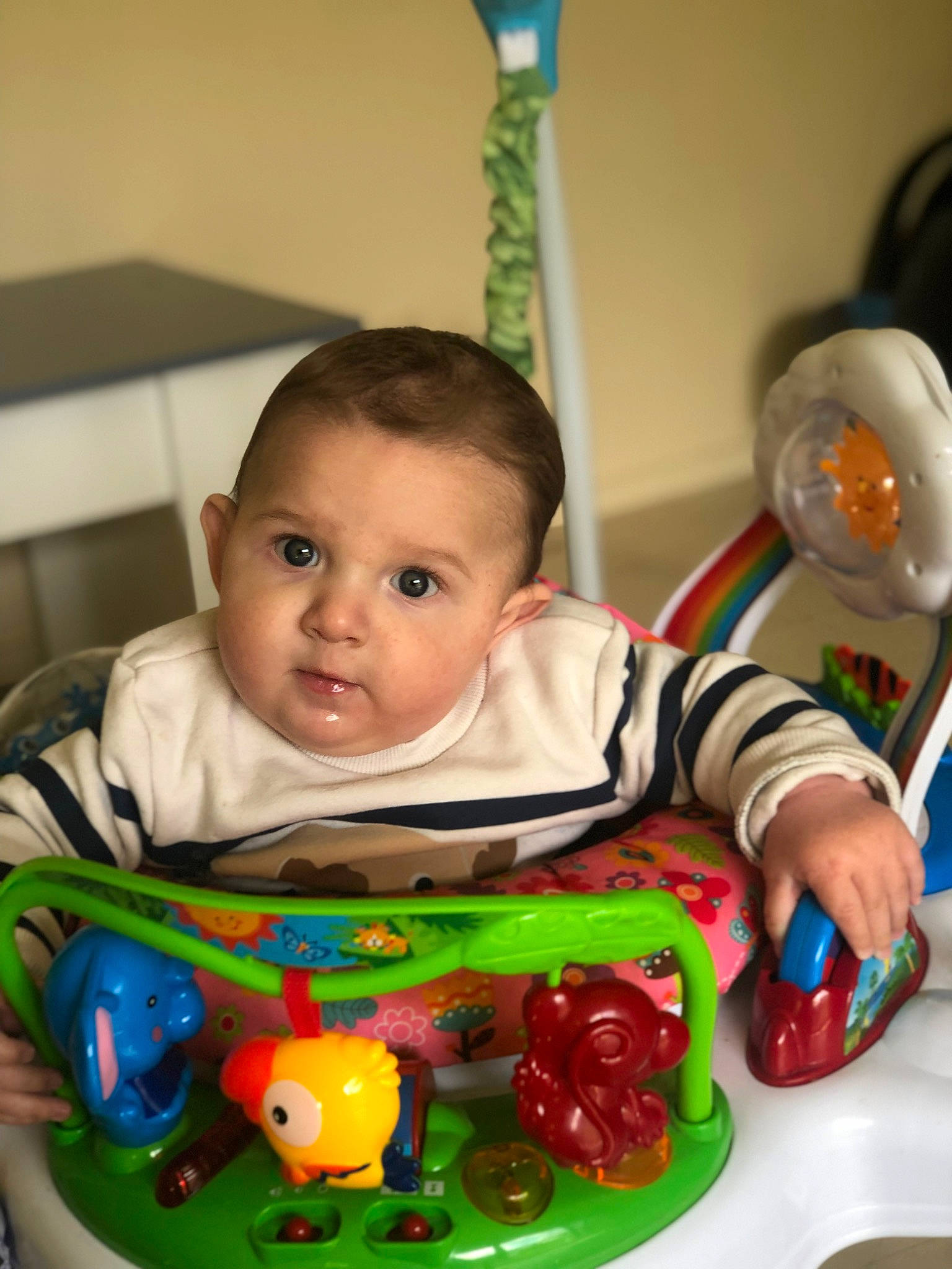 Lawson participe au concours pour gagner de l'argent avec cette photo : baby, baby_playing_with_toys, baby_products, baby_toddler_clothing, baby_toys, cheek, child, drinkware, eye, fun, happy, head, person, plastic, play, product, room, sitting, sweetness, toddler