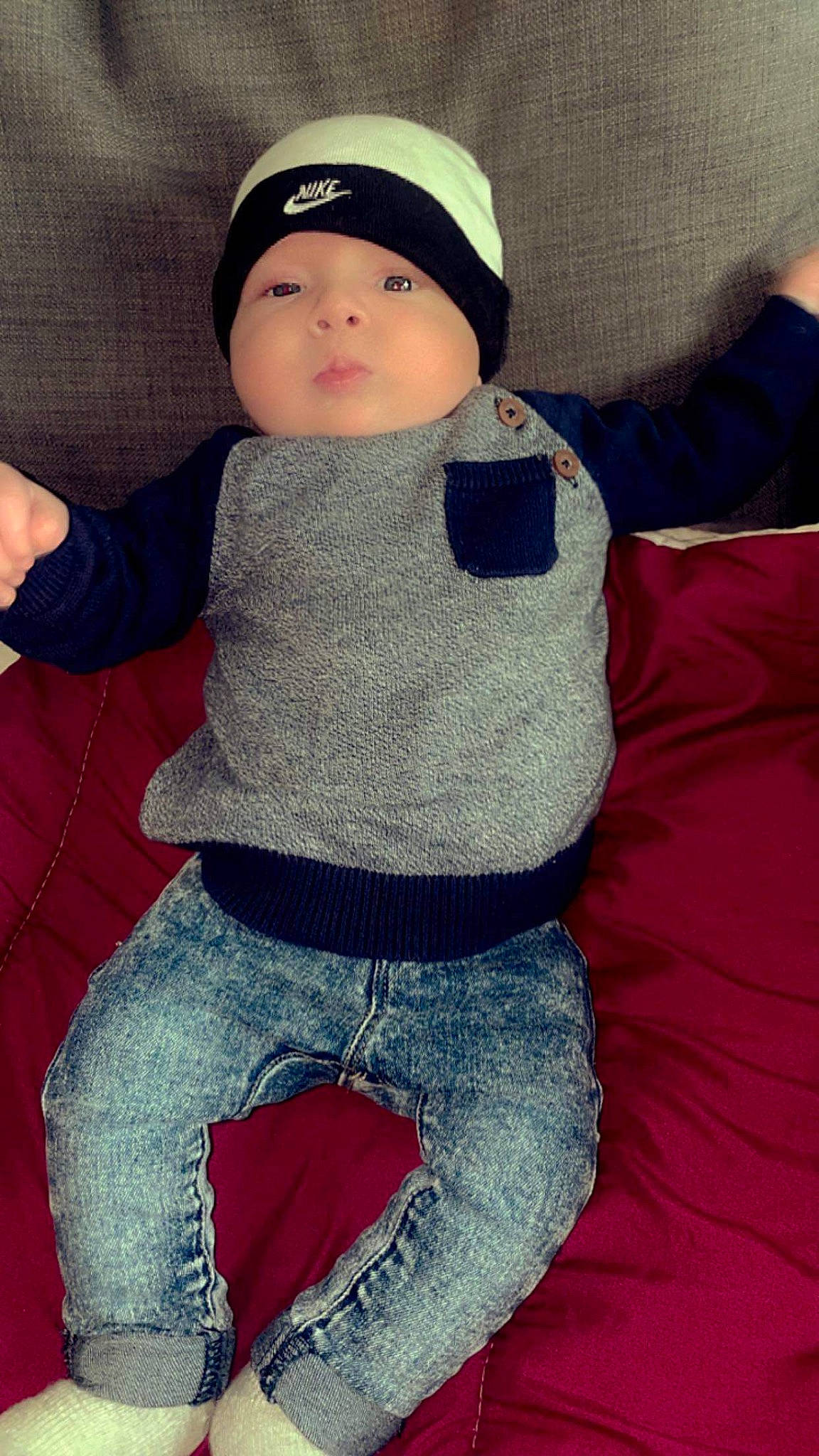 Lawson a rejoint le concours — aidez-le/la à gagner de superbes lots ! baby, baby_toddler_clothing, cap, child, comfort, cool, electric_blue, eye, face, head, headgear, headwear, human_body, knit_cap, outerwear, pattern, person, pink, sleeve, t_shirt