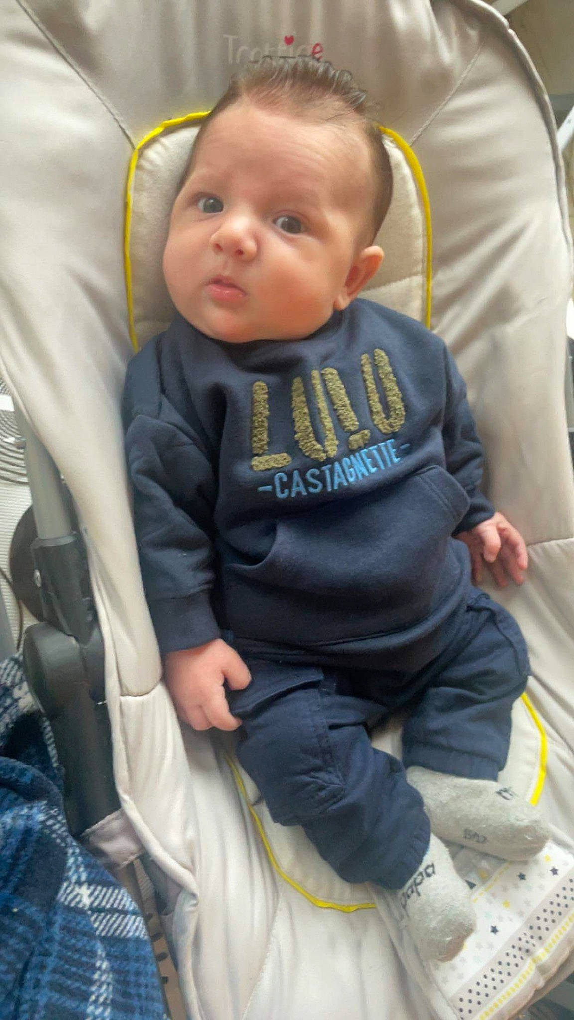 Lawson participe au concours pour gagner de l'argent avec cette photo : auto_part, baby, baby_carriage, baby_in_car_seat, baby_products, baby_safety, baby_toddler_clothing, car_seat, chair, cheek, child, comfort, fun, person, seat_belt, sitting, sleeve, toddler, vacation