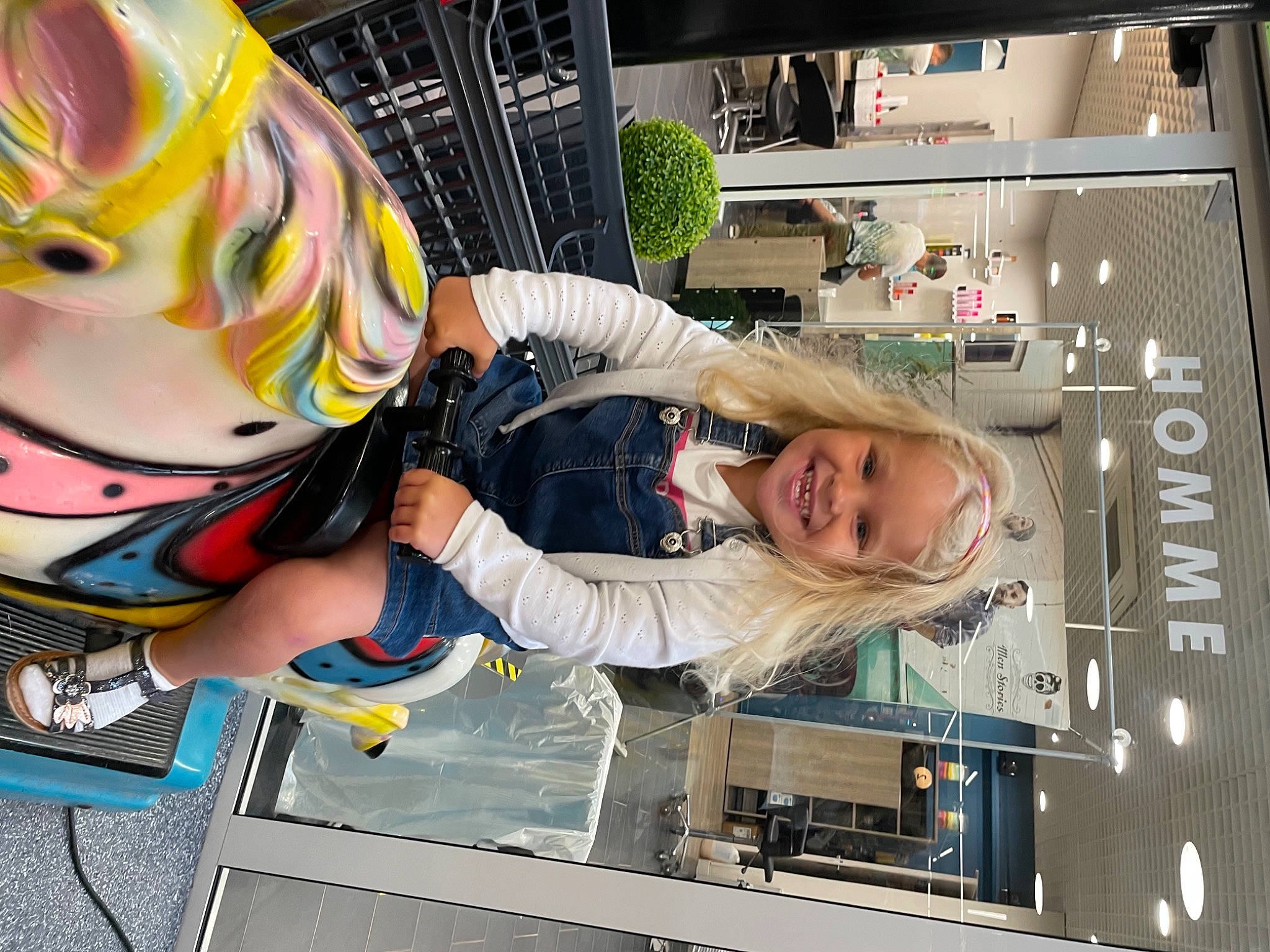 Jade a rejoint le concours — aidez-le/la à gagner de superbes lots ! aerospace_engineering, anime, art, artist, child, engineering, fiction, fictional_character, fun, helmet, joy, machine, pattern, person, personal_protective_equipment, product, smile, snapshot, space, toddler