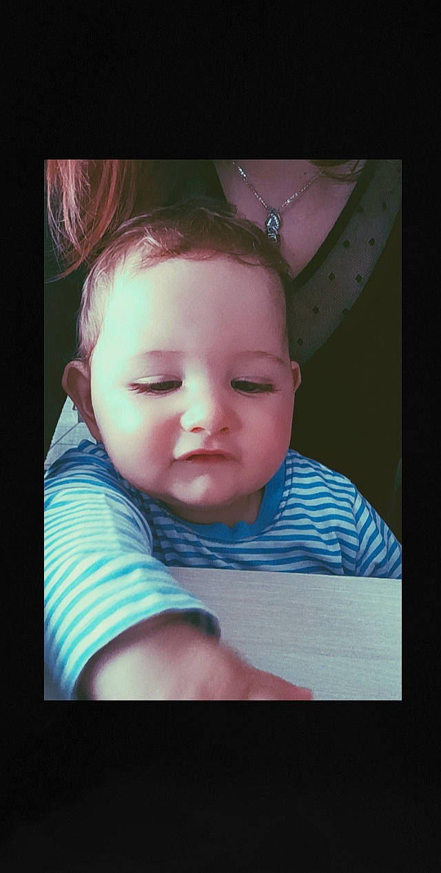 Noha participe au concours pour gagner de l'argent avec cette photo : baby, baby_toddler_clothing, cheek, cool, ear, eye, eyebrow, eyelash, face, flash_photography, happy, head, iris, jaw, lip, mouth, nose, person, skin, sleeve