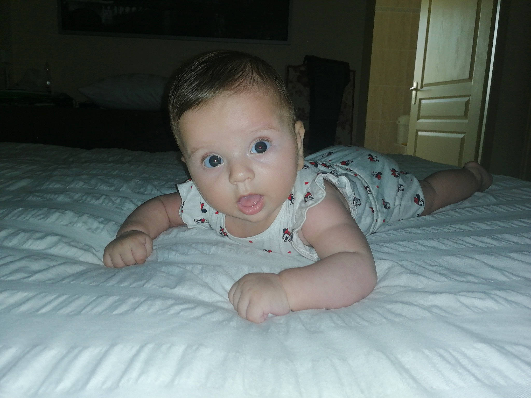 Mila a rejoint le concours — aidez-le/la à gagner de superbes lots ! baby, cheek, child, crawling, eye, face, floor, flooring, head, iris, mouth, nose, person, sitting, skin, smile, toddler, tummy_time