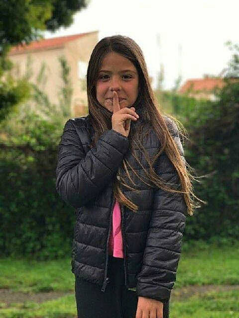 Pruneta Lucia a rejoint le concours — aidez-le/la à gagner de superbes lots ! clothing, hair, hairstyle, jacket, joy, long_hair, outerwear, photo_shoot, portrait_photography, textile