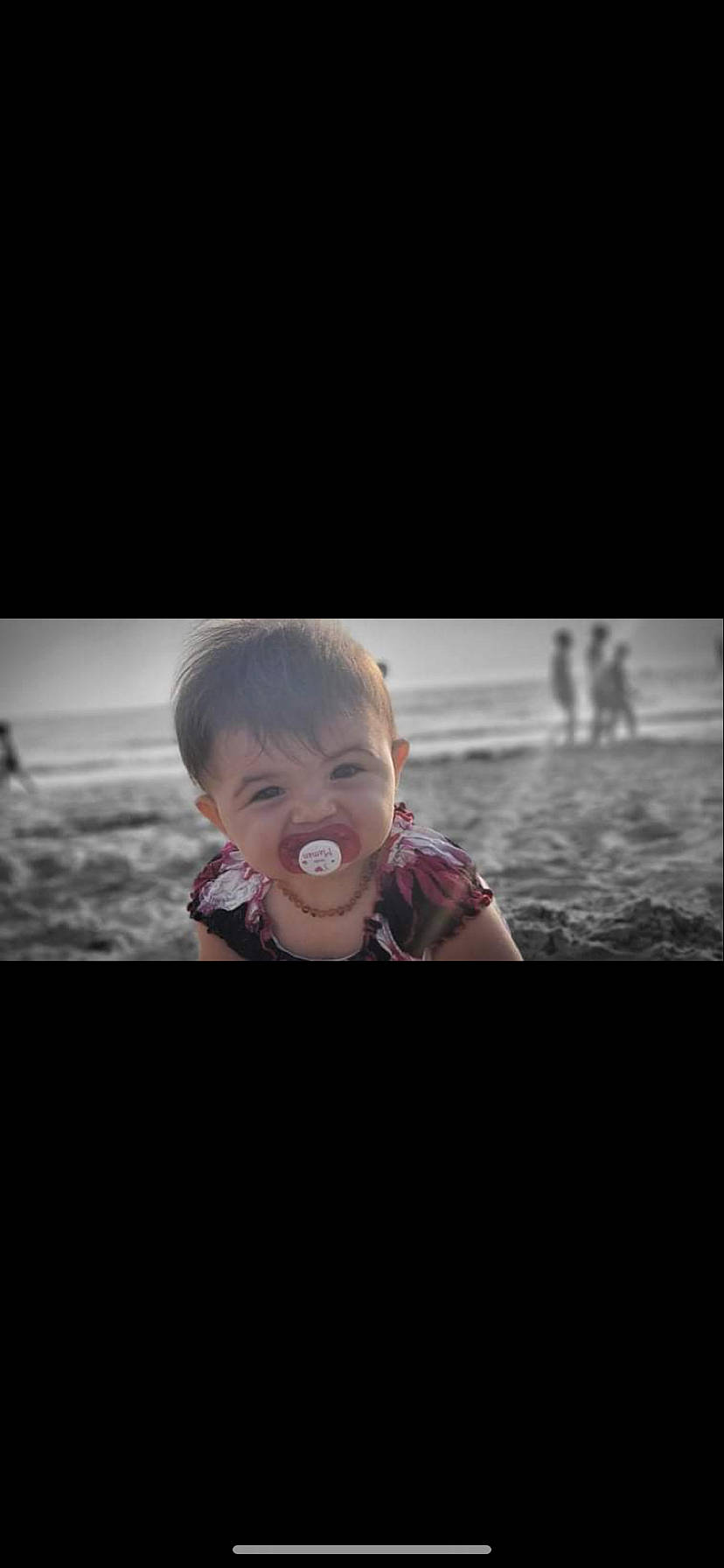 Salomé a rejoint le concours — aidez-le/la à gagner de superbes lots ! baby, child, darkness, display_device, eyewear, flash_photography, fun, grass, happy, monochrome, monochrome_photography, ocean, person, portrait, portrait_photography, room, sitting, toddler, tree, winter