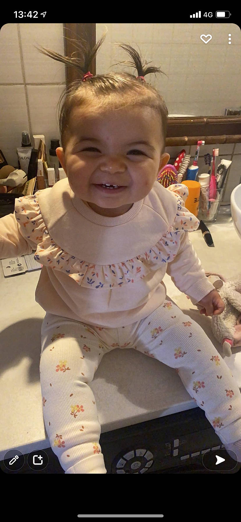 Salomé a rejoint le concours — aidez-le/la à gagner de superbes lots ! baby, baby_toddler_clothing, cheek, chin, eye, face, facial_expression, hairstyle, happy, head, joint, joy, mouth, neck, nose, person, skin, sleeve, smile, standing