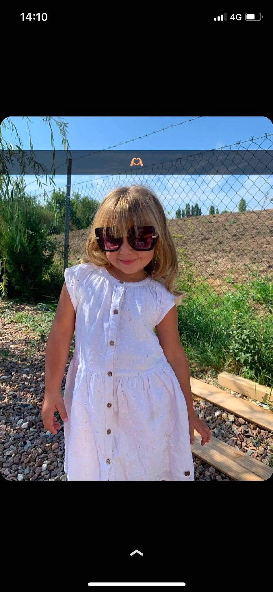Djoye a rejoint le concours — aidez-le/la à gagner de superbes lots ! blond, dress_shirt, eyewear, fun, glasses, goggles, grass, happy, joy, outerwear, person, plant, shoulder, sky, sleeve, smile, summer, sunglasses, toddler, travel