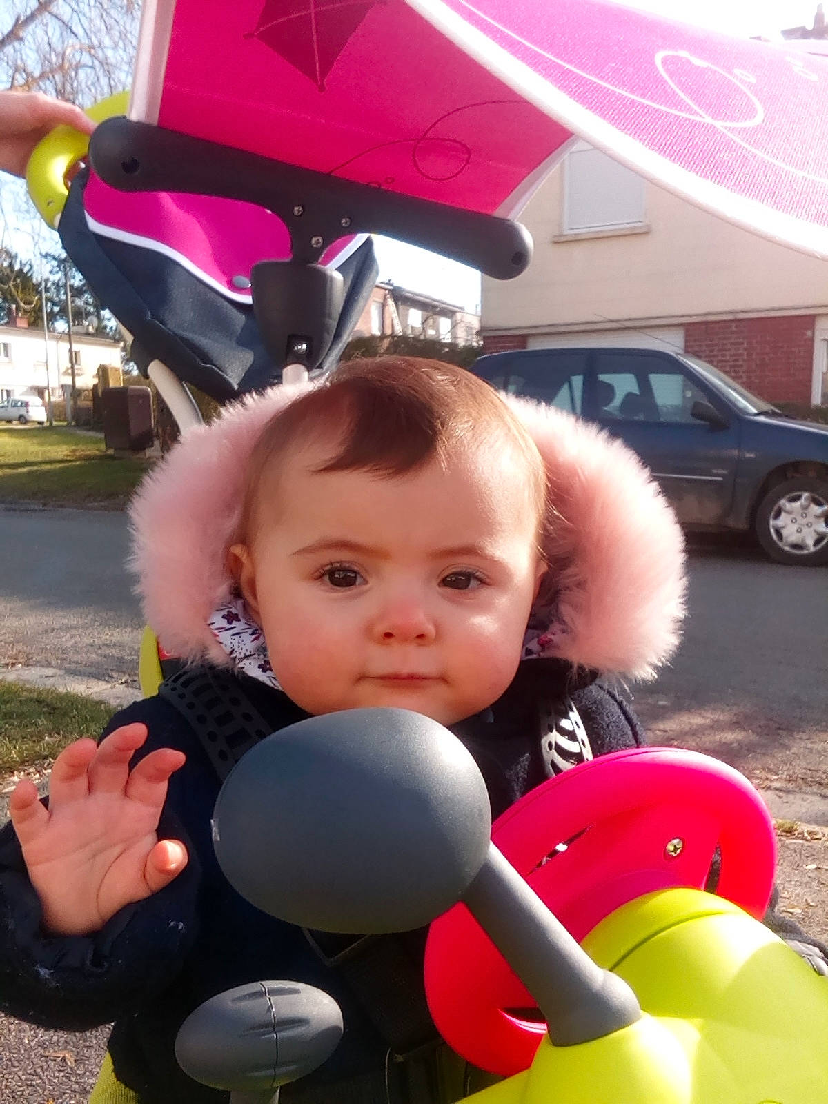 Kaëlys a rejoint le concours — aidez-le/la à gagner de superbes lots ! baby, balloon, child, event, fun, happy, leisure, magenta, person, pink, product, public_space, recreation, red, snapshot, tire, toddler, toy, wheel, white