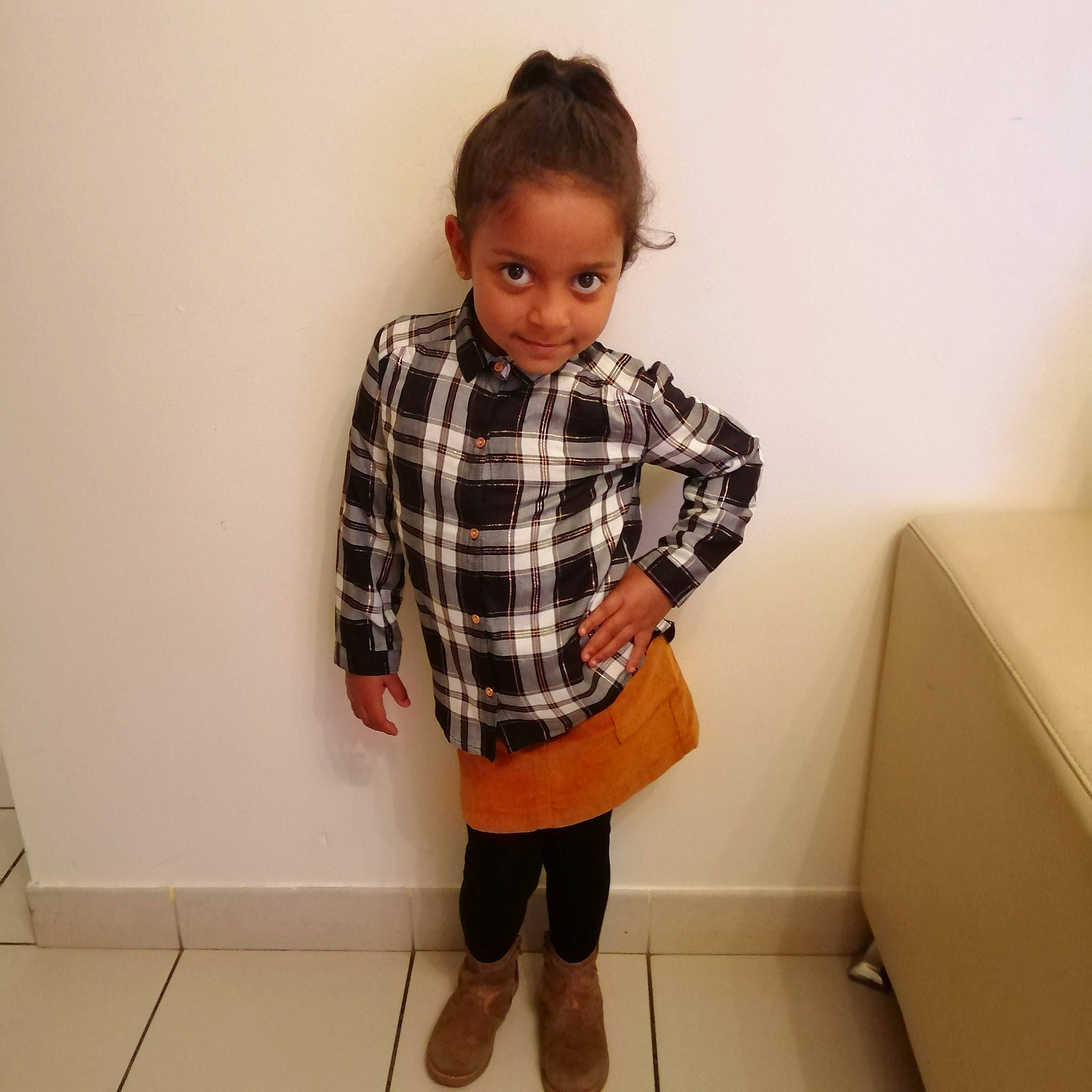 Kenzy participe au concours pour gagner de l'argent avec cette photo : child, clothing, design, footwear, joint, joy, knee, leg, leggings, outerwear, pattern, person, plaid, shoe, shoulder, sleeve, style, tartan, textile, tights