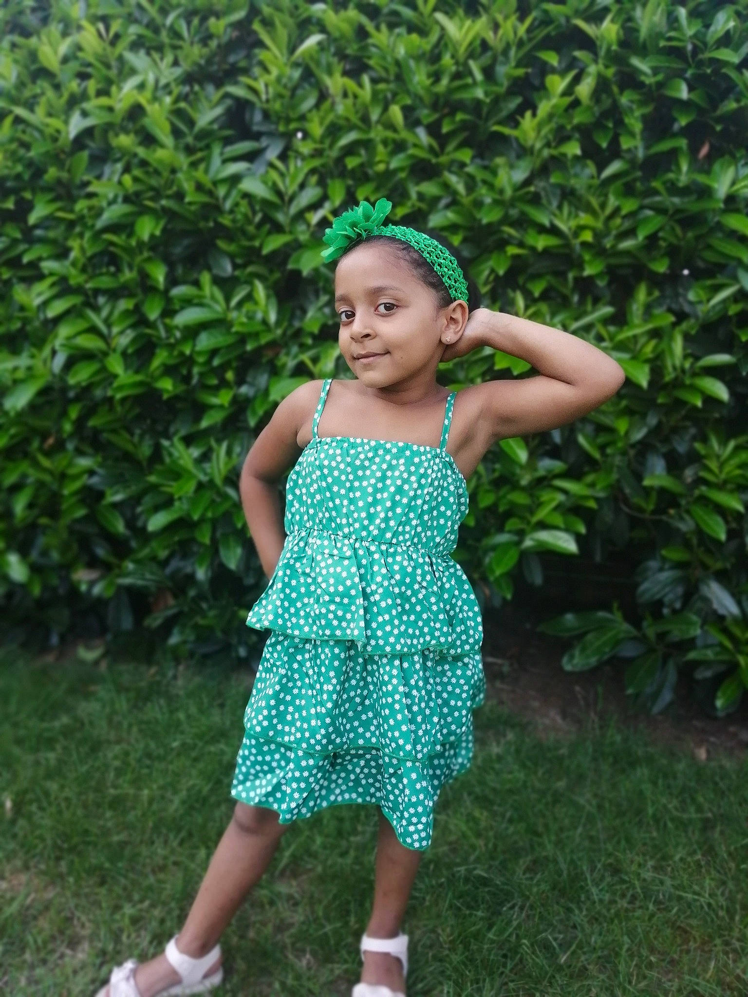 Kenzy a rejoint le concours — aidez-le/la à gagner de superbes lots ! child, child_model, clothing, day_dress, dress, grass, green, joy, pattern, person, plant, summer, toddler