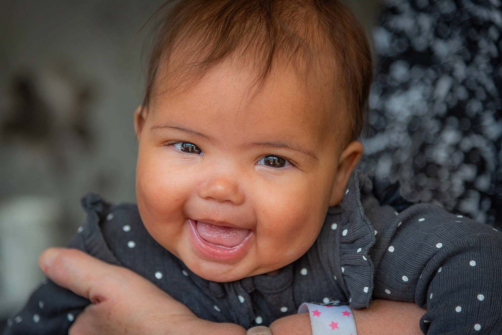 Imogen is registered to the contest to win money with this photo: baby, cheek, eyebrow, face, facial_expression, finger, flash_photography, gesture, hand, happy, human, iris, lip, mouth, nose, people, person, skin, sleeve, smile