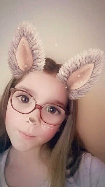 Lou-ann a rejoint le concours — aidez-le/la à gagner de superbes lots ! ear, eye, eyebrow, eyelash, eyewear, face, forehead, girl, glasses, hair, hair_accessory, hair_coloring, hairstyle, head, headgear, nose, organ, person, vision_care