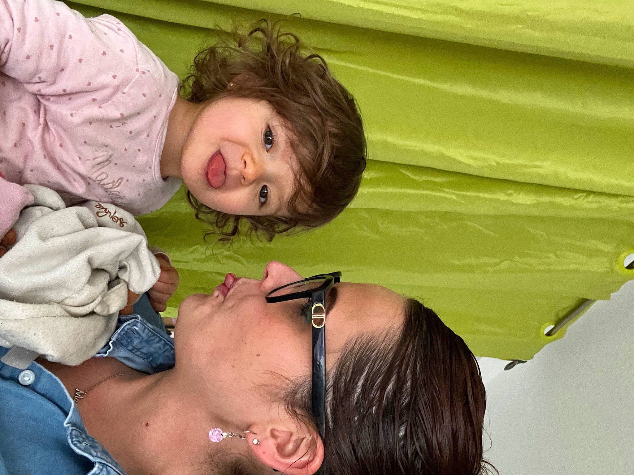 Myla a rejoint le concours — aidez-le/la à gagner de superbes lots ! beauty, chest, child, earrings, eyelash, fun, grass, happy, iris, jewellery, leisure, lip, mouth, people_in_nature, person, plant, skin, smile, sunglasses, toddler