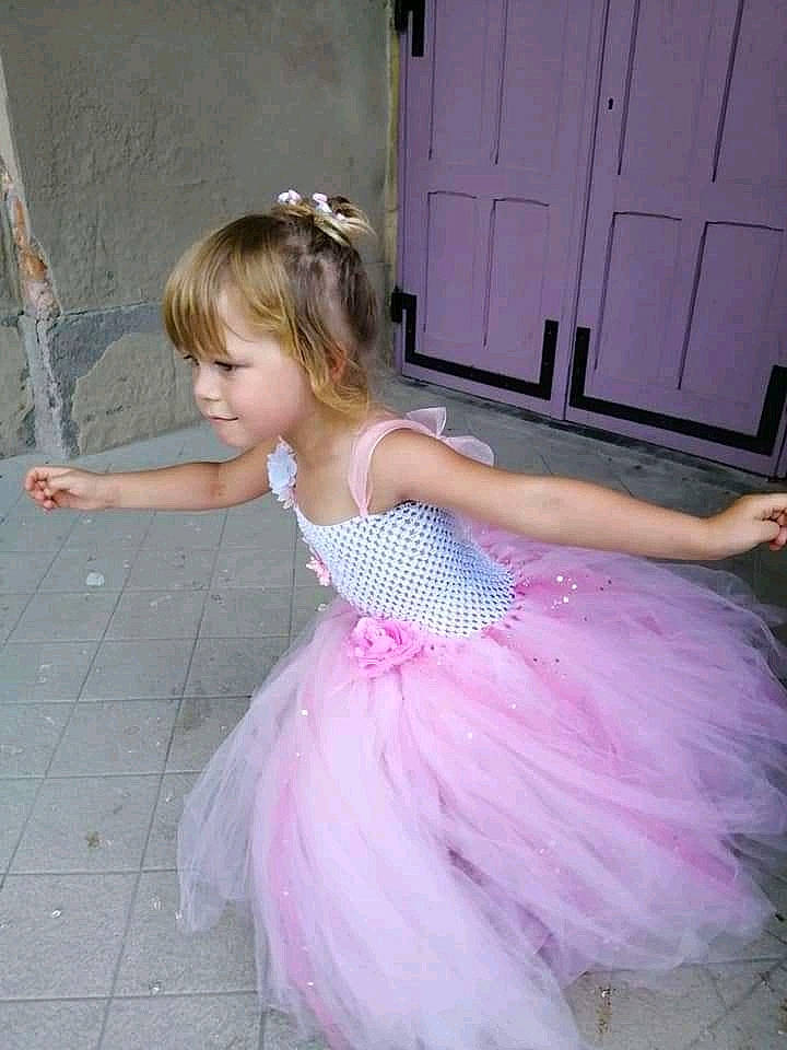 Margaux participe au concours pour gagner de l'argent avec cette photo : baby_toddler_clothing, ballet_tutu, day_dress, door, dress, face, flash_photography, floor, happy, human_body, iris, joint, magenta, person, pink, purple, shoulder, skin, smile, standing