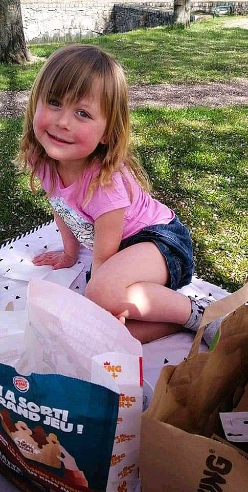 Margaux participe au concours pour gagner de l'argent avec cette photo : beauty, fawn, fun, grass, hair, happy, jean_short, joy, leg, leisure, people_in_nature, person, photograph, pink, plant, recreation, shorts, skin, smile, summer