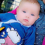 Kinsley a rejoint le concours — aidez-le/la à gagner de superbes lots ! baby, child, person, blue_clothing, cartoon_character, winnie_the_pooh, sparkles, glasses, adult, face, portrait, indoor, holding, cute, closeup, head, expressionless, skin, hair, sweater