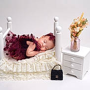 Kenza a rejoint le concours — aidez-le/la à gagner de superbes lots ! baby, sleeping, dress, headband, bed, lace, pillow, nightstand, vase, flowers, decor, purse, white, pink, furniture, cute, infant, portrait, indoor, rest
