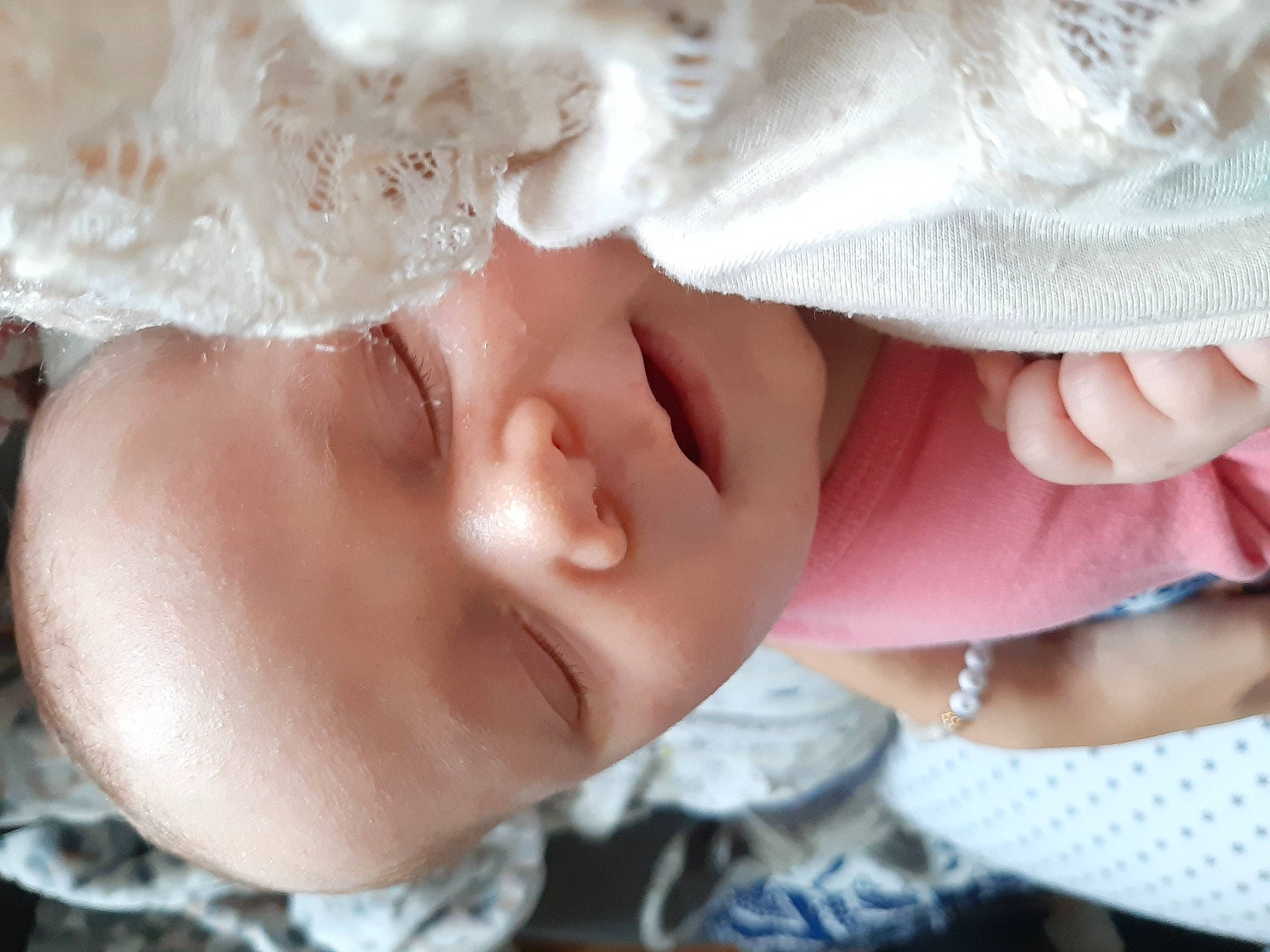 Romane participe au concours pour gagner de l'argent avec cette photo : baby, baby_toddler_clothing, cheek, child, dress, eye, eyelash, finger, gesture, grass, happy, hat, lip, mouth, nose, person, pink, plant, skin, toddler