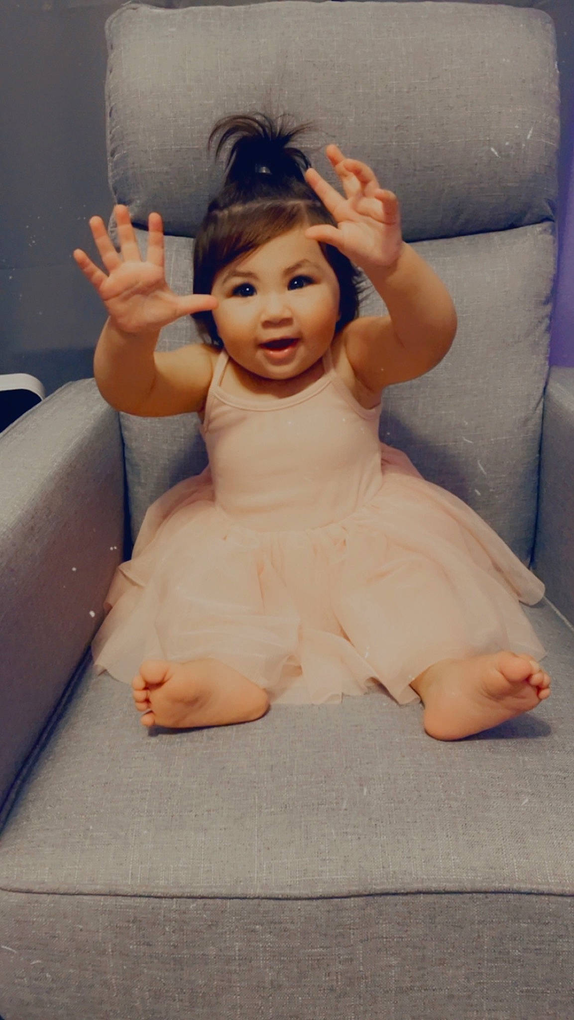 Selena is registered to the contest to win money with this photo: barefoot, comfort, dress, eye, eyelash, face, flash_photography, floor, flooring, hairstyle, happy, head, human_body, joint, leg, lip, neck, person, skin, smile