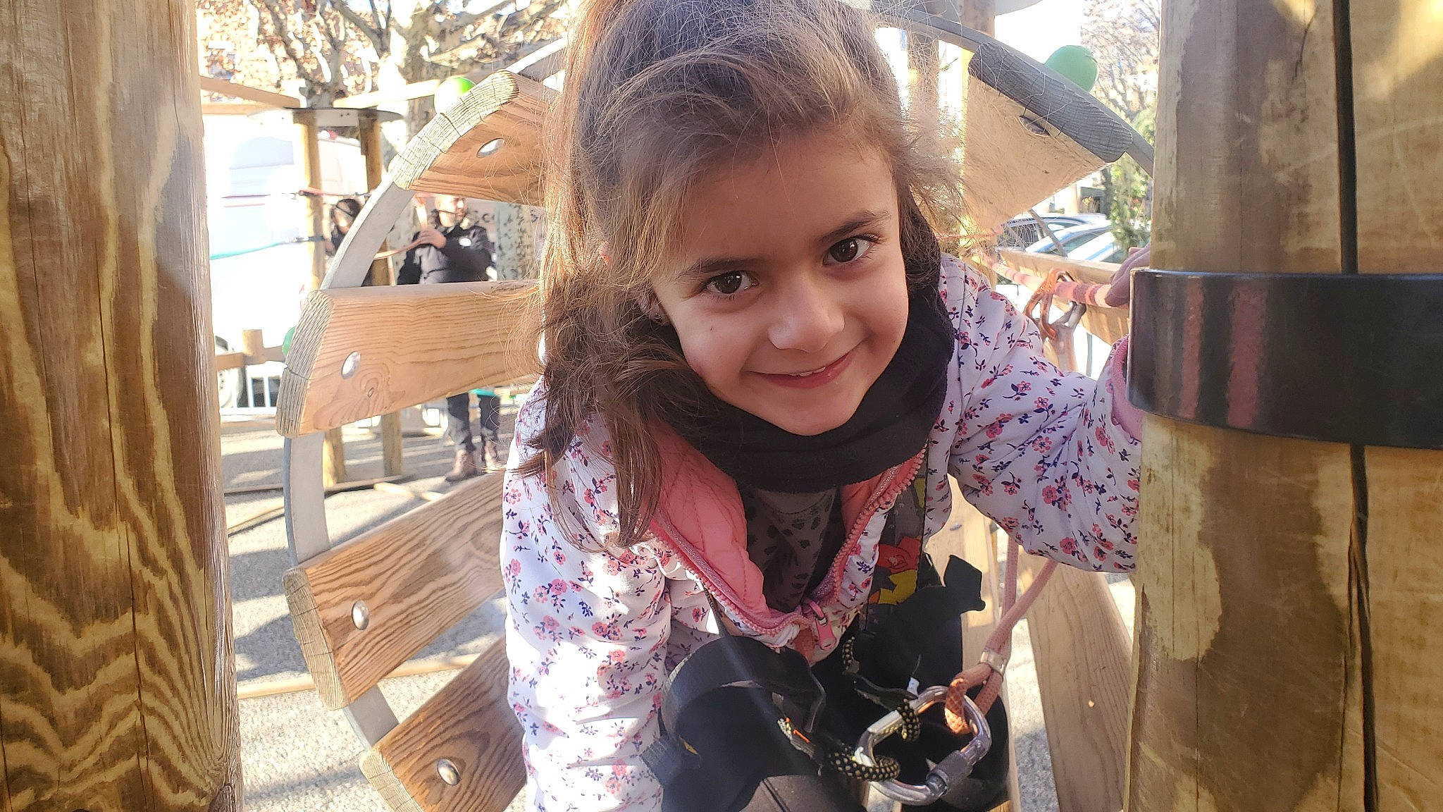 Lisa participe au concours pour gagner de l'argent avec cette photo : child, event, fun, happy, iris, joy, laugh, leisure, person, plant, recreation, scarf, sitting, smile, toddler, travel, tree, vacation, wood