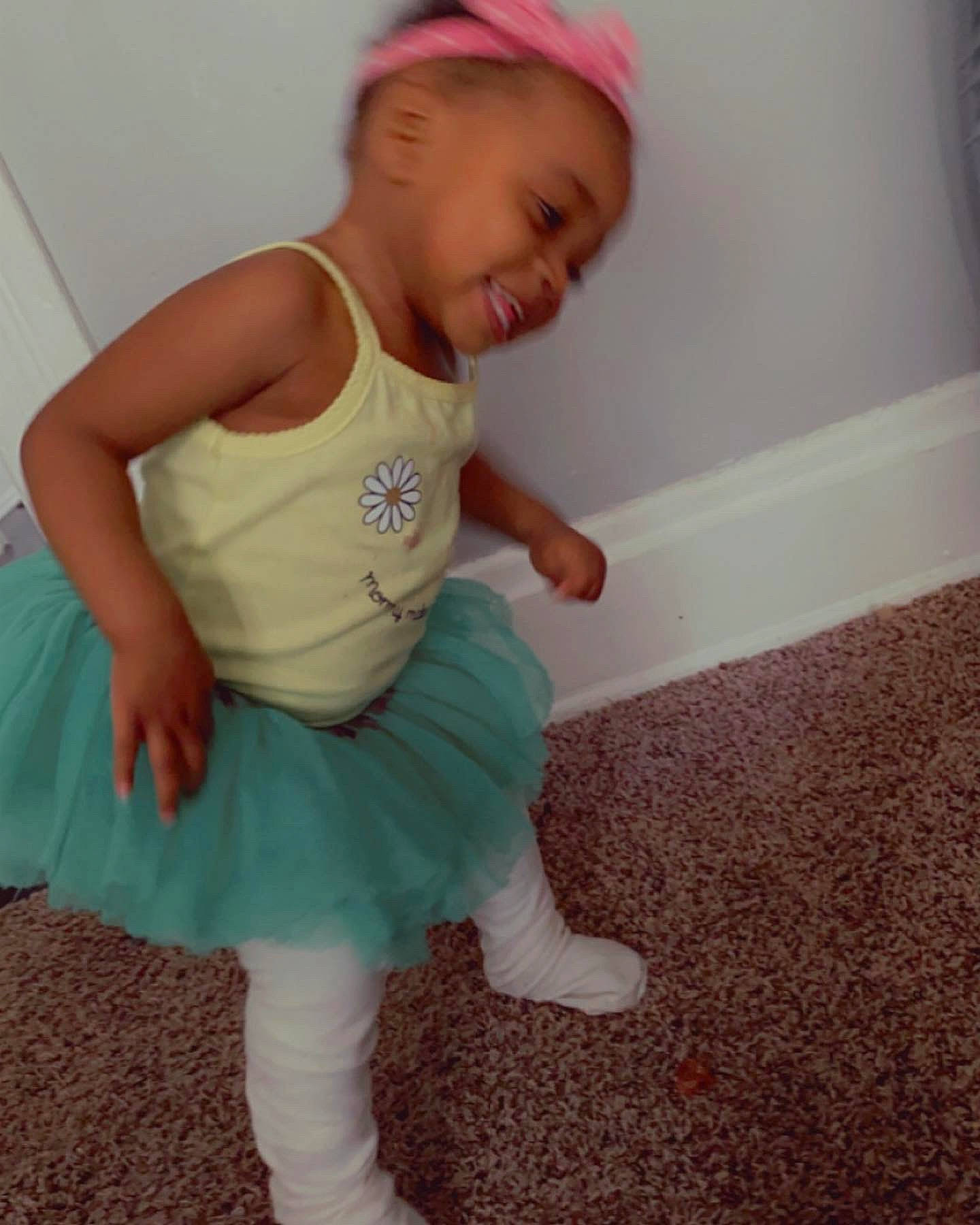 Maddalionn is registered to the contest to win money with this photo: baby_toddler_clothing, barefoot, eye, face, finger, floor, hair, hairstyle, happy, human_body, joint, joy, knee, leg, person, pink, skin, sleeve, smile, sportswear