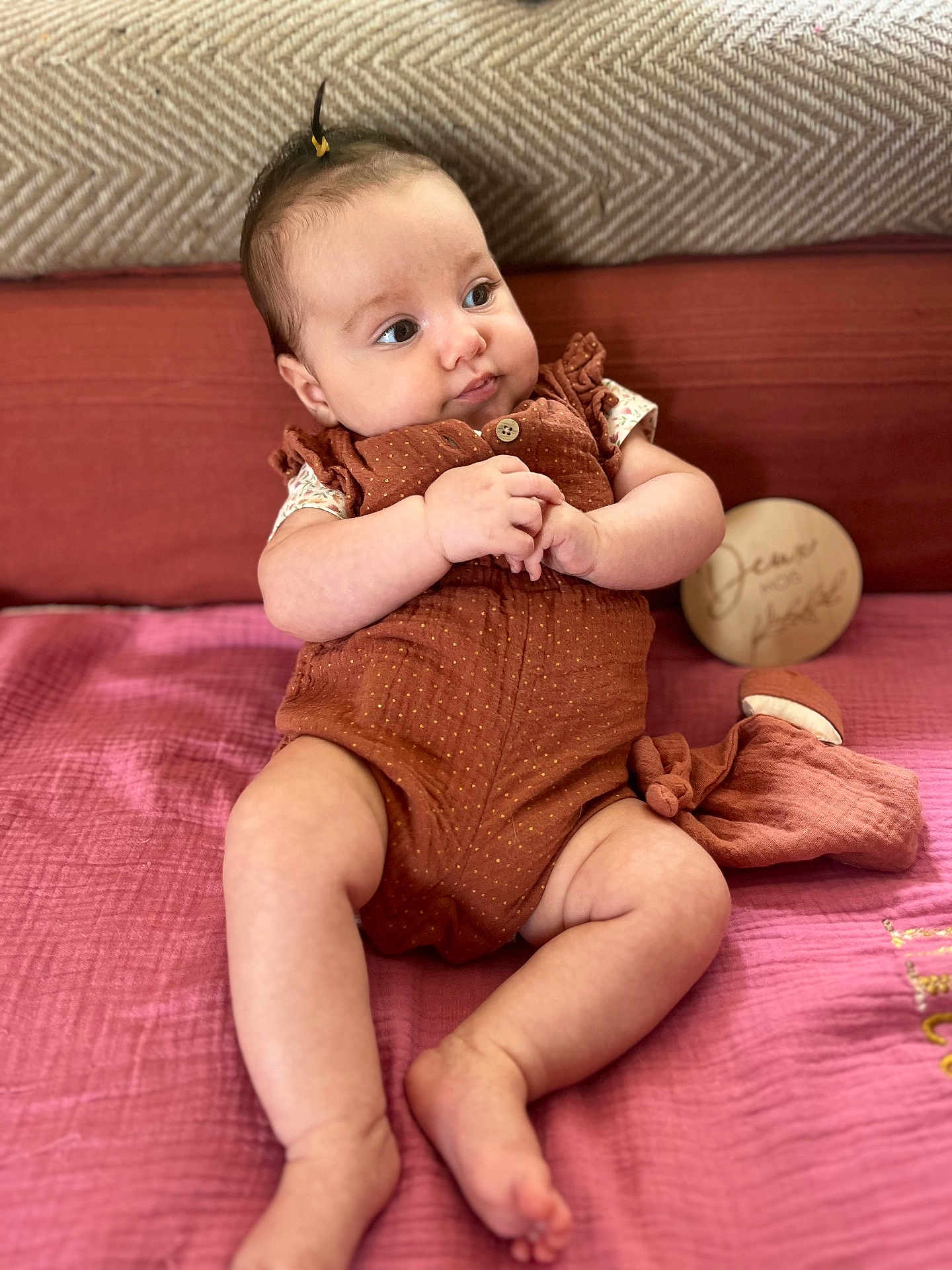 Mila participe au concours pour gagner de l'argent avec cette photo : baby, infant, child, romper, blanket, cushion, indoor, relaxed, cute, portrait, skin, face, hands, feet, hair, expression, comfort, soft, home, seated