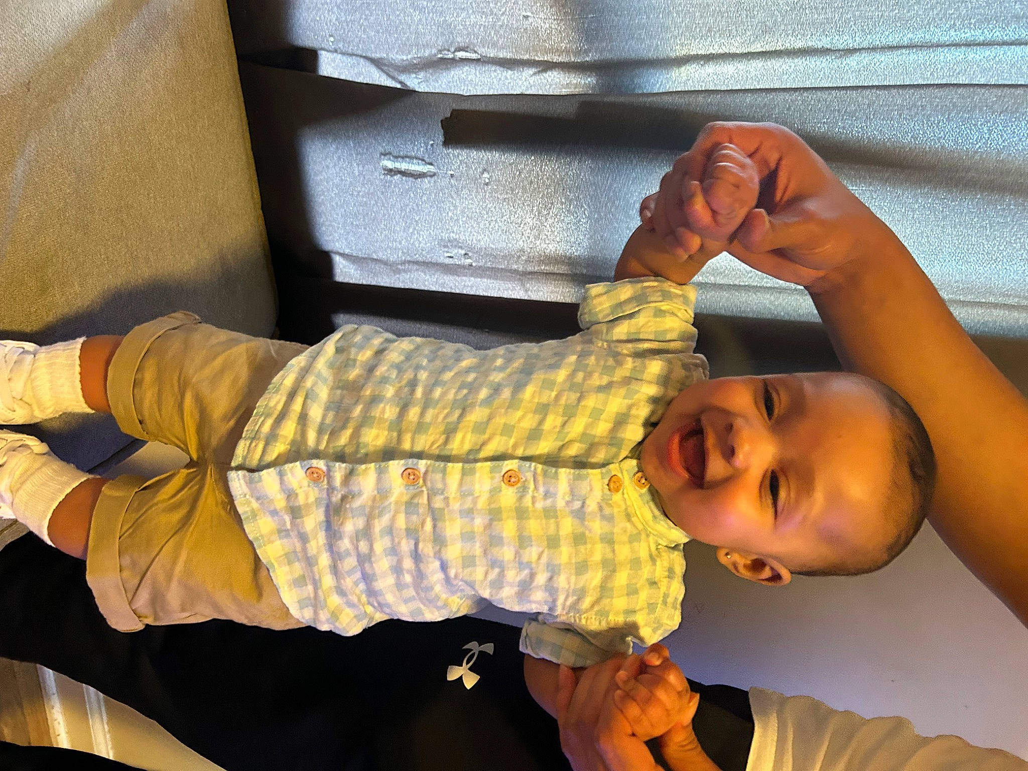 Kyng is registered to the contest to win money with this photo: baby, baby_products, child, comfort, door_handle, elbow, finger, fun, gesture, happy, human_leg, joint, knee, person, room, sitting, smile, thumb, toddler, vehicle_door