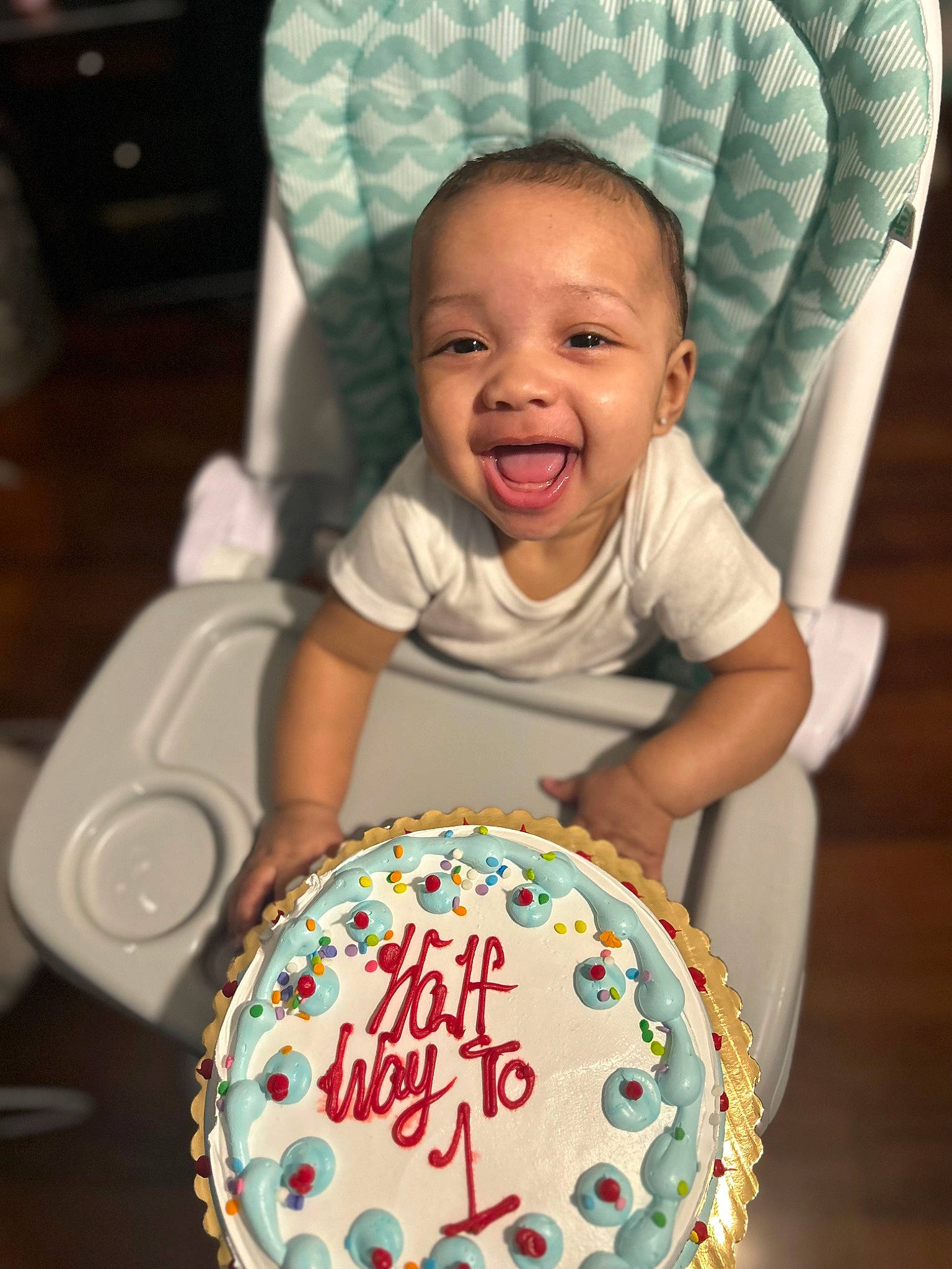 Kyng is registered to the contest to win money with this photo: art, baby, baby_toddler_clothing, baked_goods, baking, buttercream, cake, cake_decorating, cake_decorating_supply, cheek, child, dessert, food, fun, happy, icing, person, smile, sugar_cake, t_shirt