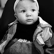 Lyana participe au concours pour gagner de l'argent avec cette photo : baby, infant, headband, bow, blanket, plaid, black_and_white, portrait, closeup, cute, child, face, eyes, clothing, sitting, young, person, indoors, warm, soft