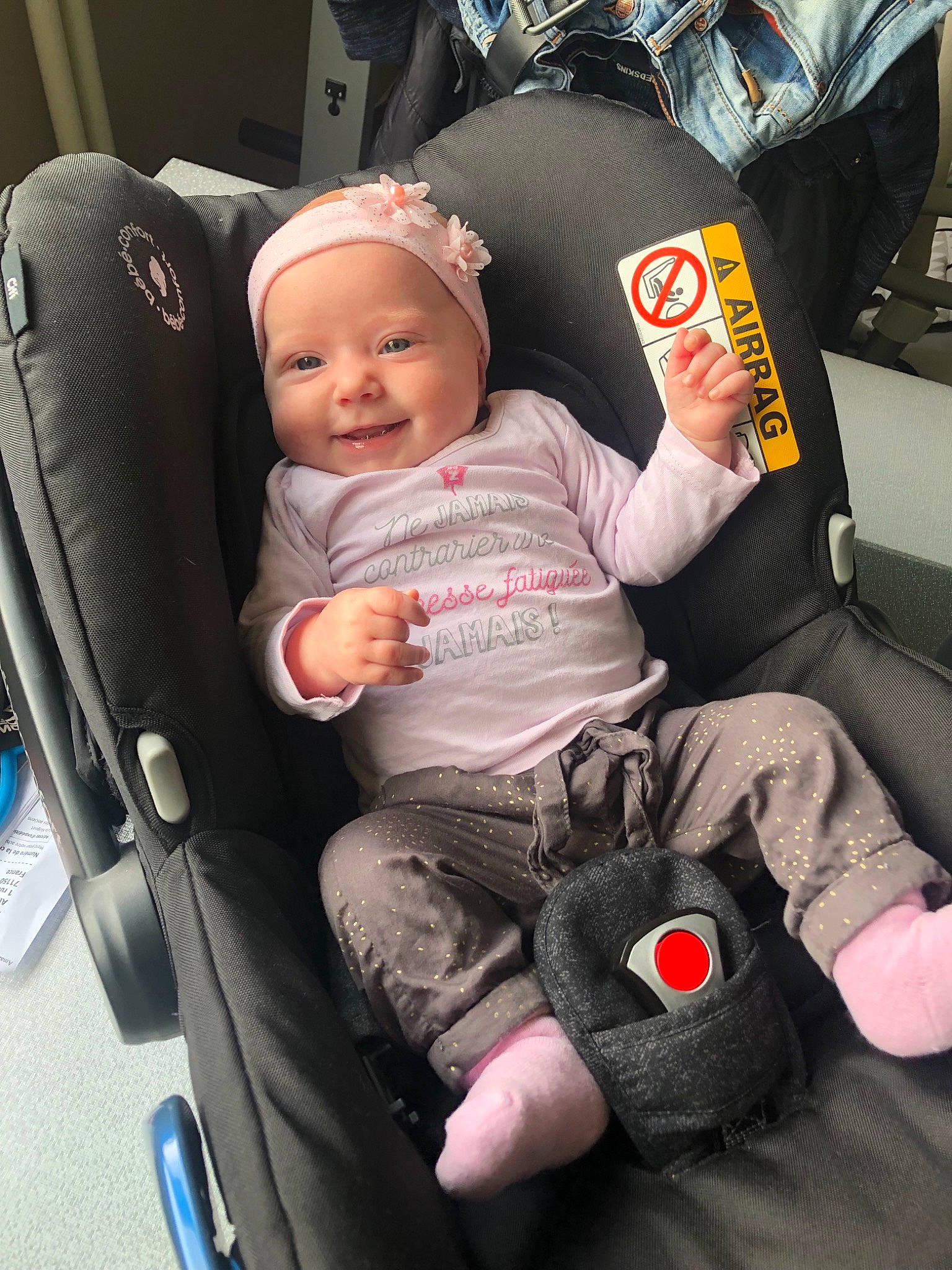 Milana a rejoint le concours — aidez-le/la à gagner de superbes lots ! baby, baby_carriage, baby_in_car_seat, baby_products, car_seat, car_seat_cover, child, comfort, joy, person, product, toddler