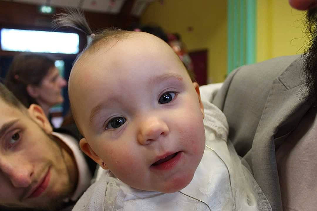 Philippine participe au concours pour gagner de l'argent avec cette photo : baby, cheek, child, chin, ear, eye, face, facial_expression, forehead, fun, happy, head, lip, mother, mouth, nose, people, person, skin, smile