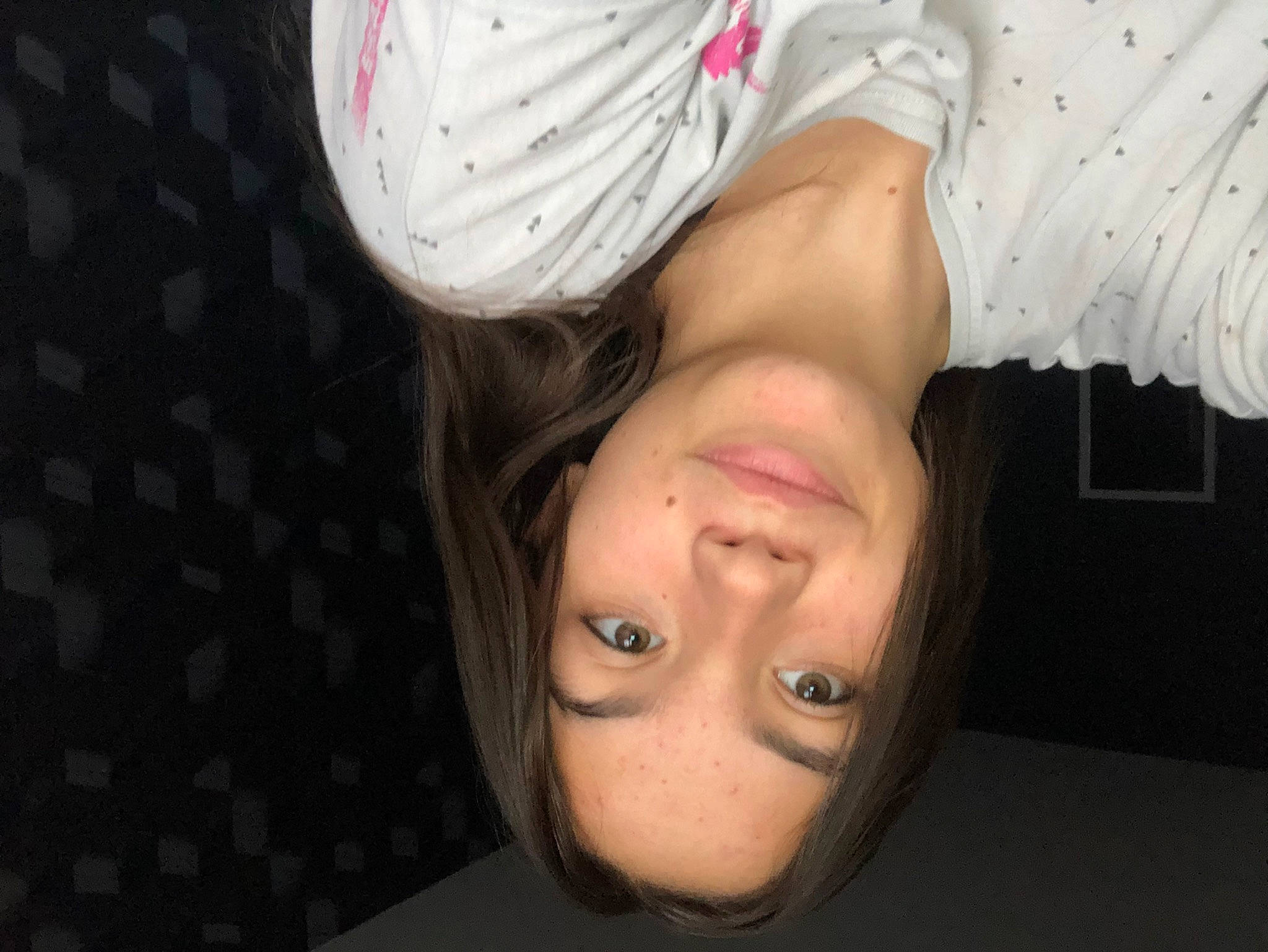 Ileana participe au concours pour gagner de l'argent avec cette photo : black_hair, blond, brown_hair, eyelash, eyewear, finger, flash_photography, fun, gesture, happy, headgear, human_body, jaw, joy, lip, long_hair, neck, nose, person, selfie