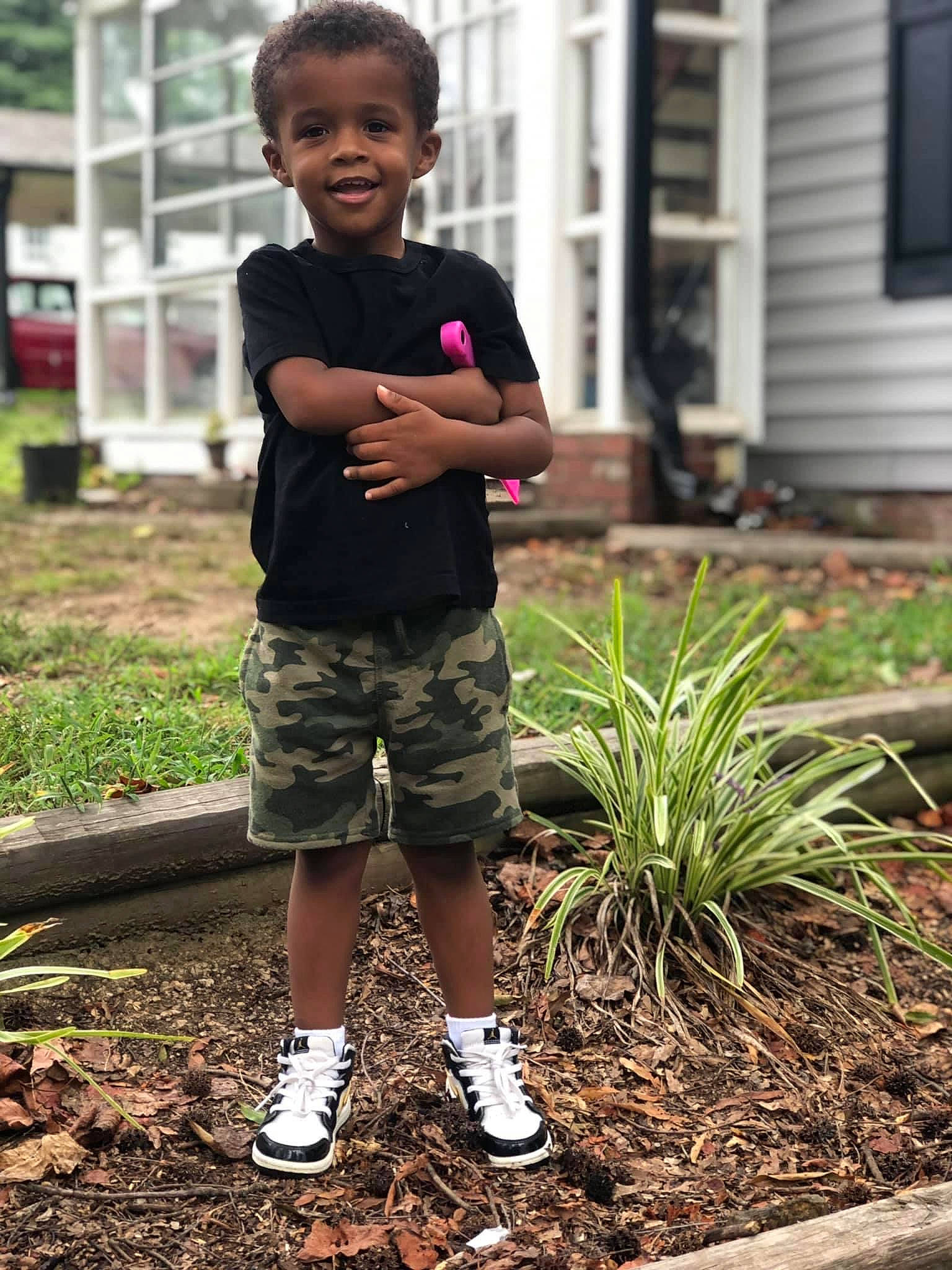 Gianni is registered to the contest to win money with this photo: arecales, child, fun, garden, grass, happy, head, human_leg, landscape, leisure, people_in_nature, person, plant, shorts, sleeve, smile, soil, t_shirt, terrestrial_plant, toddler