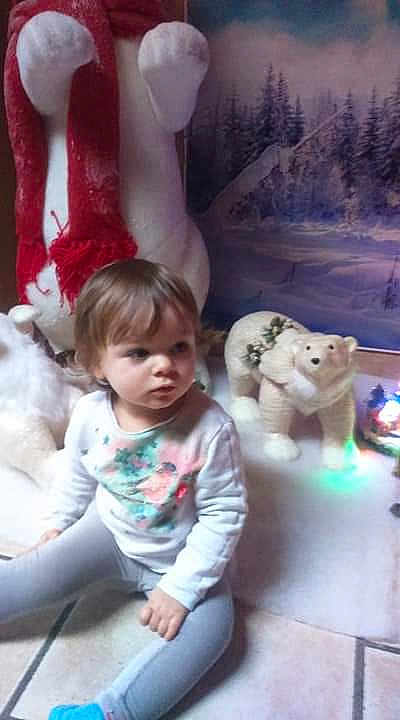 Elena participe au concours pour gagner de l'argent avec cette photo : child, fun, girl, infant, person, play, product, toddler