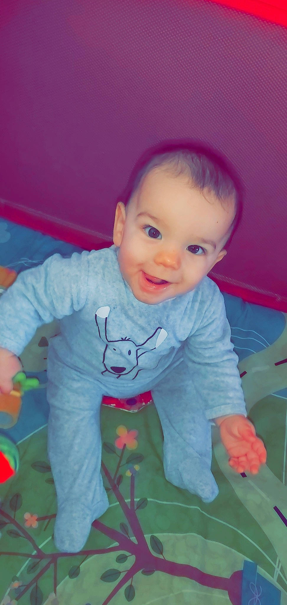 Mathys a rejoint le concours — aidez-le/la à gagner de superbes lots ! baby, baby_products, cheek, child, eye, face, head, lip, nose, person, pink, play, sitting, skin, smile, toddler