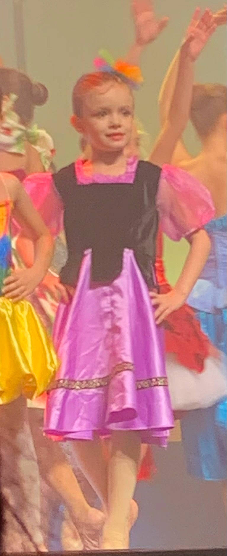 Océane a rejoint le concours — aidez-le/la à gagner de superbes lots ! beauty, costume_design, day_dress, dress, entertainment, event, fashion, fashion_design, fashion_model, fashion_show, formal_wear, fun, haute_couture, joy, magenta, one_piece_garment, performing_arts, person, pink, purple