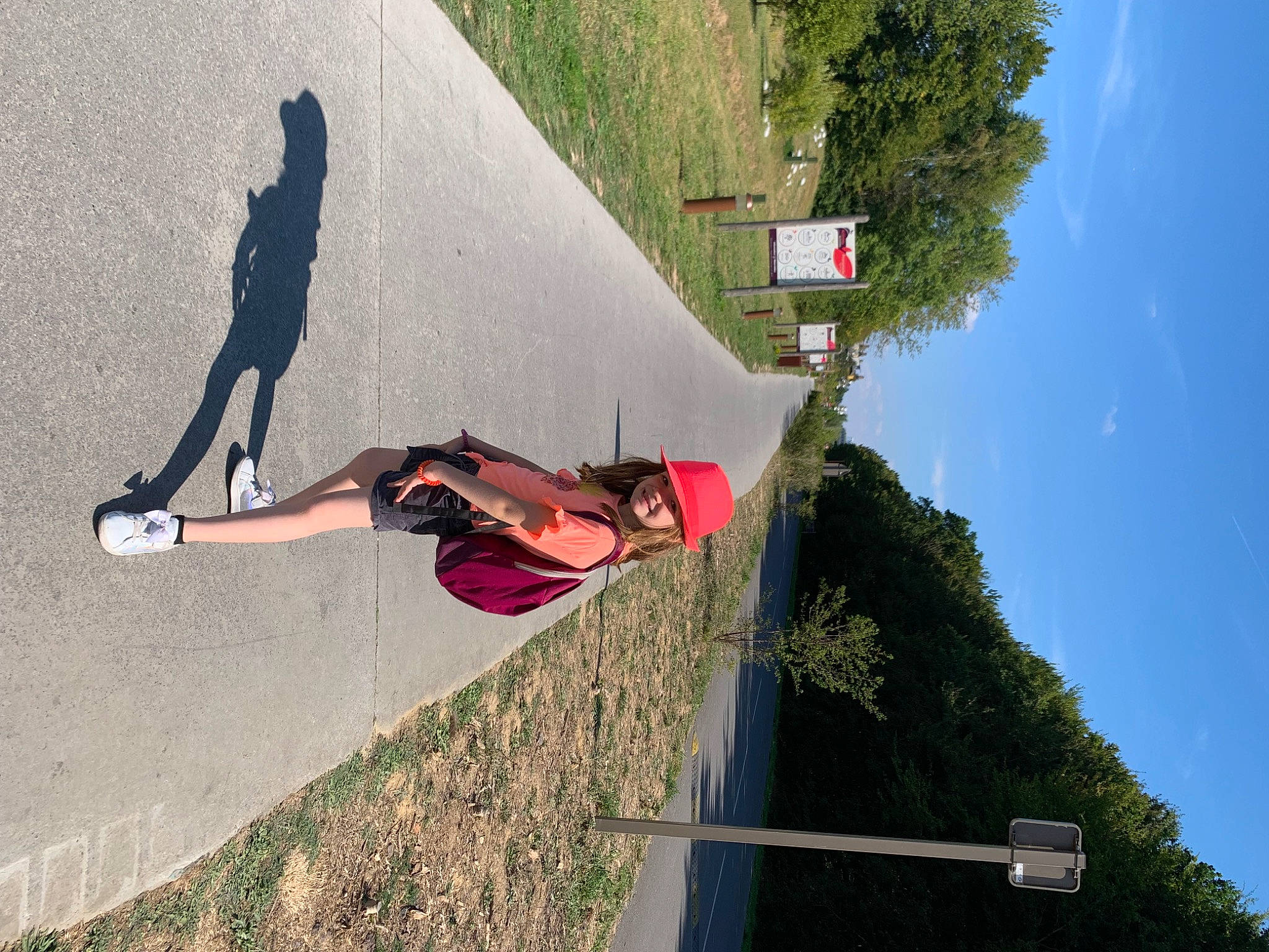 Océane a rejoint le concours — aidez-le/la à gagner de superbes lots ! adventure, asphalt, extreme_sport, fun, grass, headwear, human_leg, joy, leg, leisure, people_in_nature, person, plant, pole, recreation, rolling, shadow, sky, slope, sport_climbing