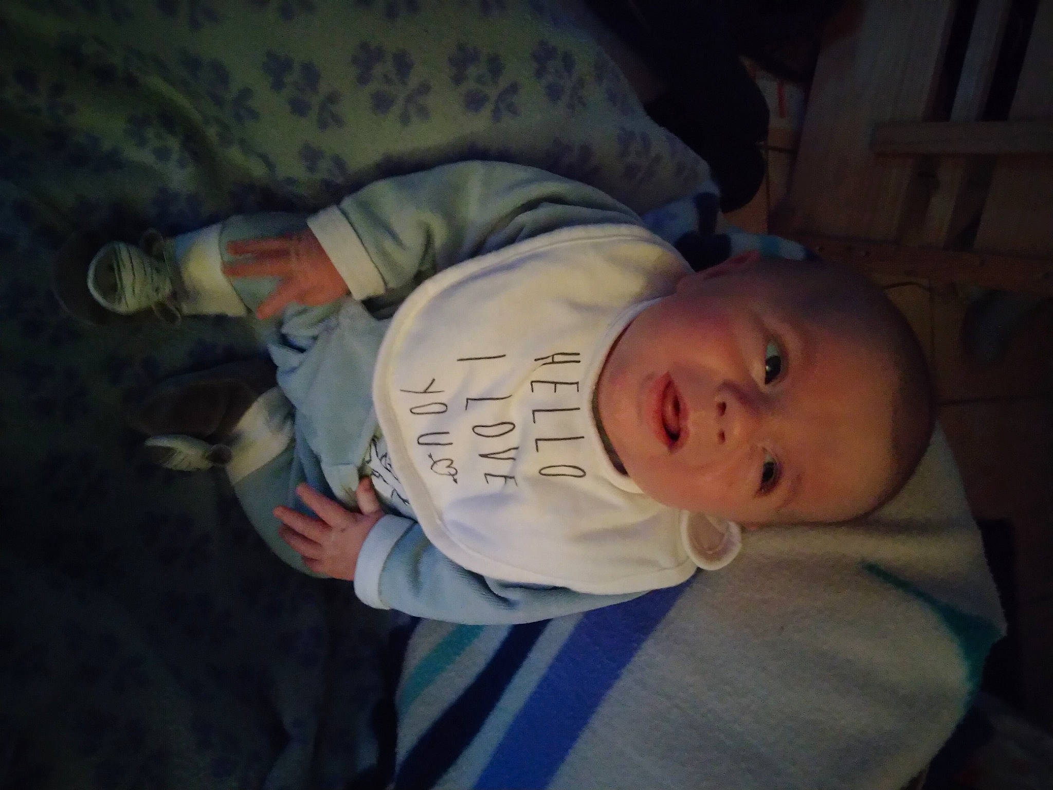 Erwan a rejoint le concours — aidez-le/la à gagner de superbes lots ! baby, baby_products, baby_toddler_clothing, cheek, child, comfort, fun, head, human_body, person, room, sitting, sleeve, toddler, tree