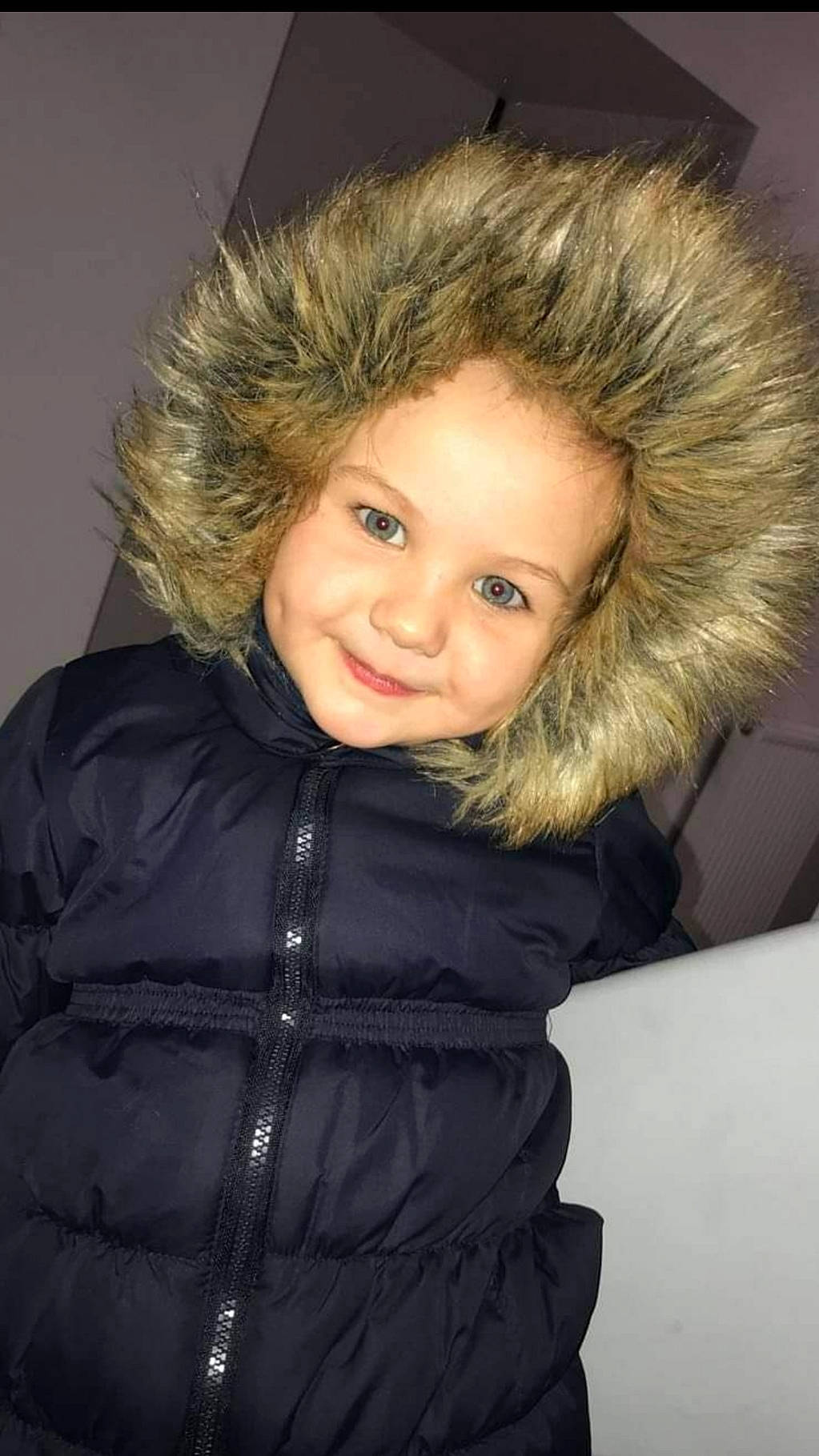 Amanda participe au concours pour gagner de l'argent avec cette photo : beauty, brown_hair, child, child_model, fur, fur_clothing, girl, hair, human_hair_color, joy, material, person, portrait, portrait_photography, smile, textile