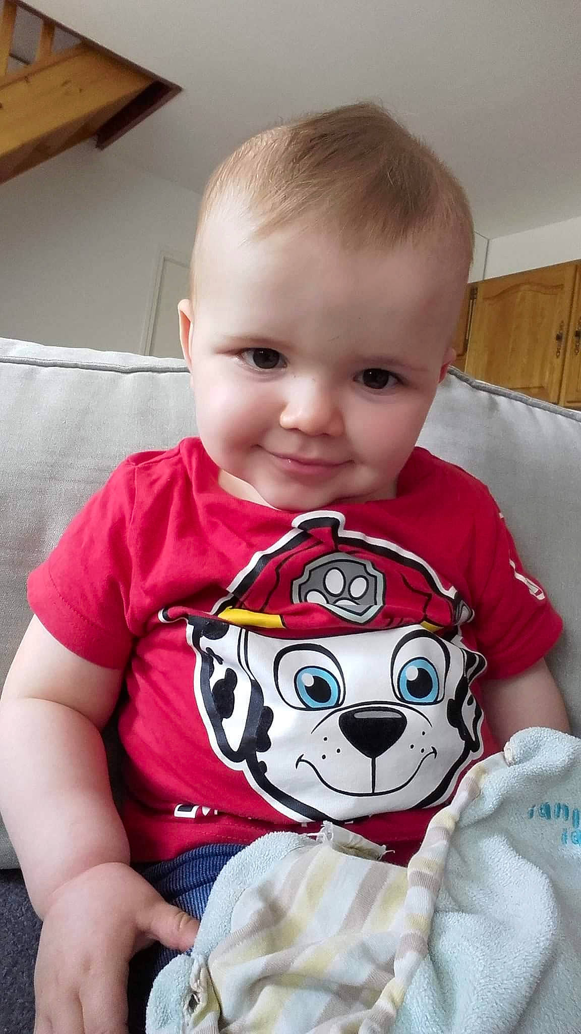 Milo a rejoint le concours — aidez-le/la à gagner de superbes lots ! baby, baby_products, baby_toddler_clothing, cheek, child, eye, face, head, joy, nose, person, product, skin, sleeve, smile, t_shirt, toddler