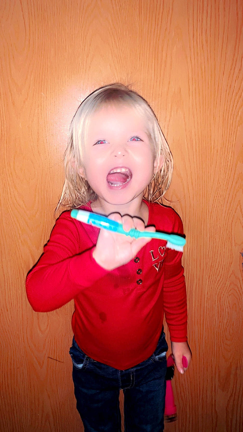 Ava is registered to the contest to win money with this photo: arm, baby_toddler_clothing, cheek, eyebrow, eyelash, flash_photography, gesture, happy, human_body, iris, jeans, lip, mouth, neck, nose, person, shoulder, skin, sleeve, smile