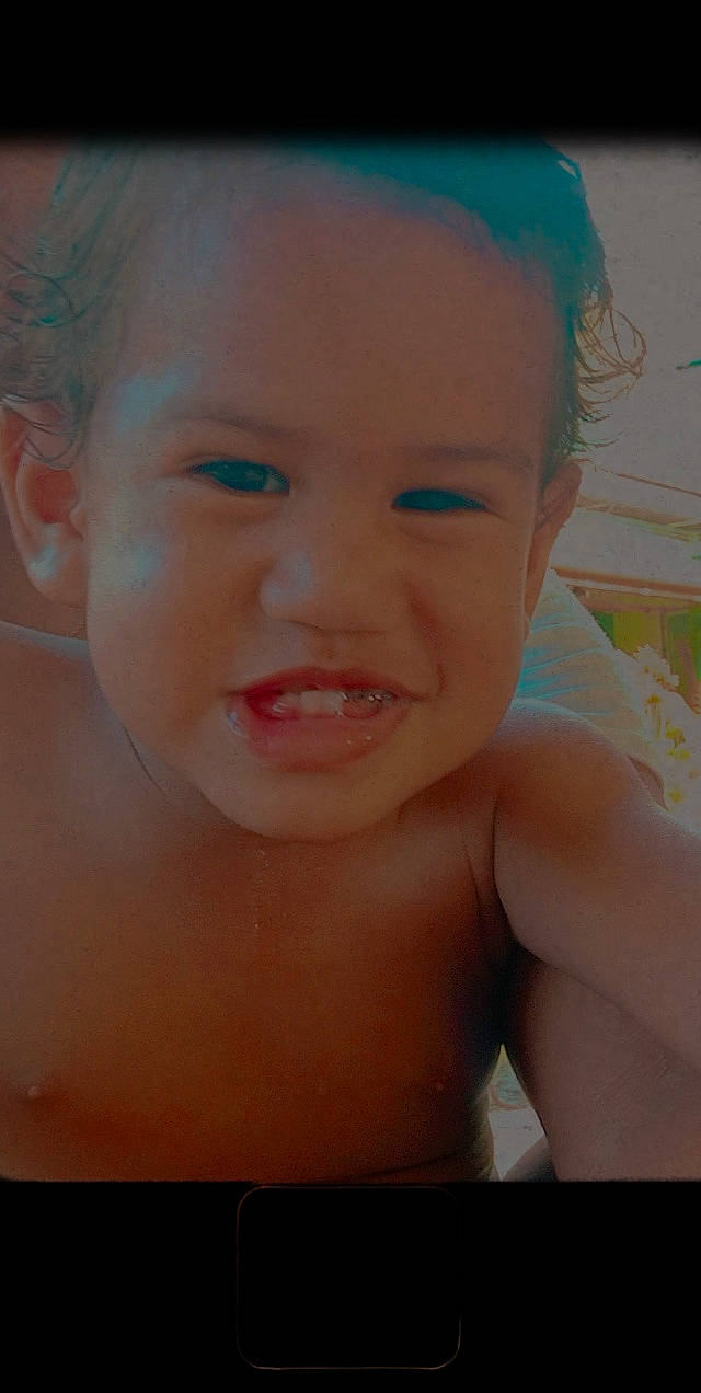 Teriimatatini a rejoint le concours — aidez-le/la à gagner de superbes lots ! cheek, chin, ear, eyebrow, eyelash, facial_expression, forehead, hair, human_body, iris, jaw, lip, mouth, muscle, neck, nose, person, shoulder, skin, smile