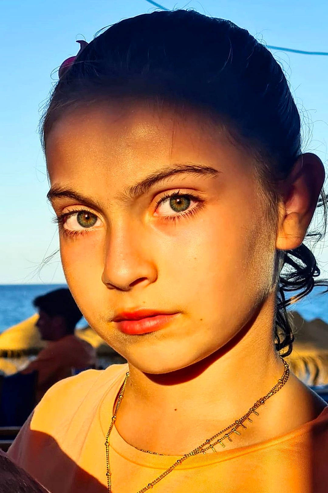 Noémie a rejoint le concours — aidez-le/la à gagner de superbes lots ! beauty, black_hair, cheek, chin, cool, ear, eye, eyebrow, eyelash, flash_photography, forehead, happy, jaw, lip, neck, nose, person, skin, sky, temple