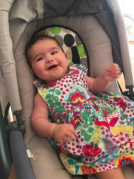 Maddyson a rejoint le concours — aidez-le/la à gagner de superbes lots ! baby, baby_carriage, baby_toddler_clothing, car_seat, comfort, finger, fun, hairstyle, happy, human, mammal, organ, person, pink, product, skin, sleeve, smile, thigh, toddler