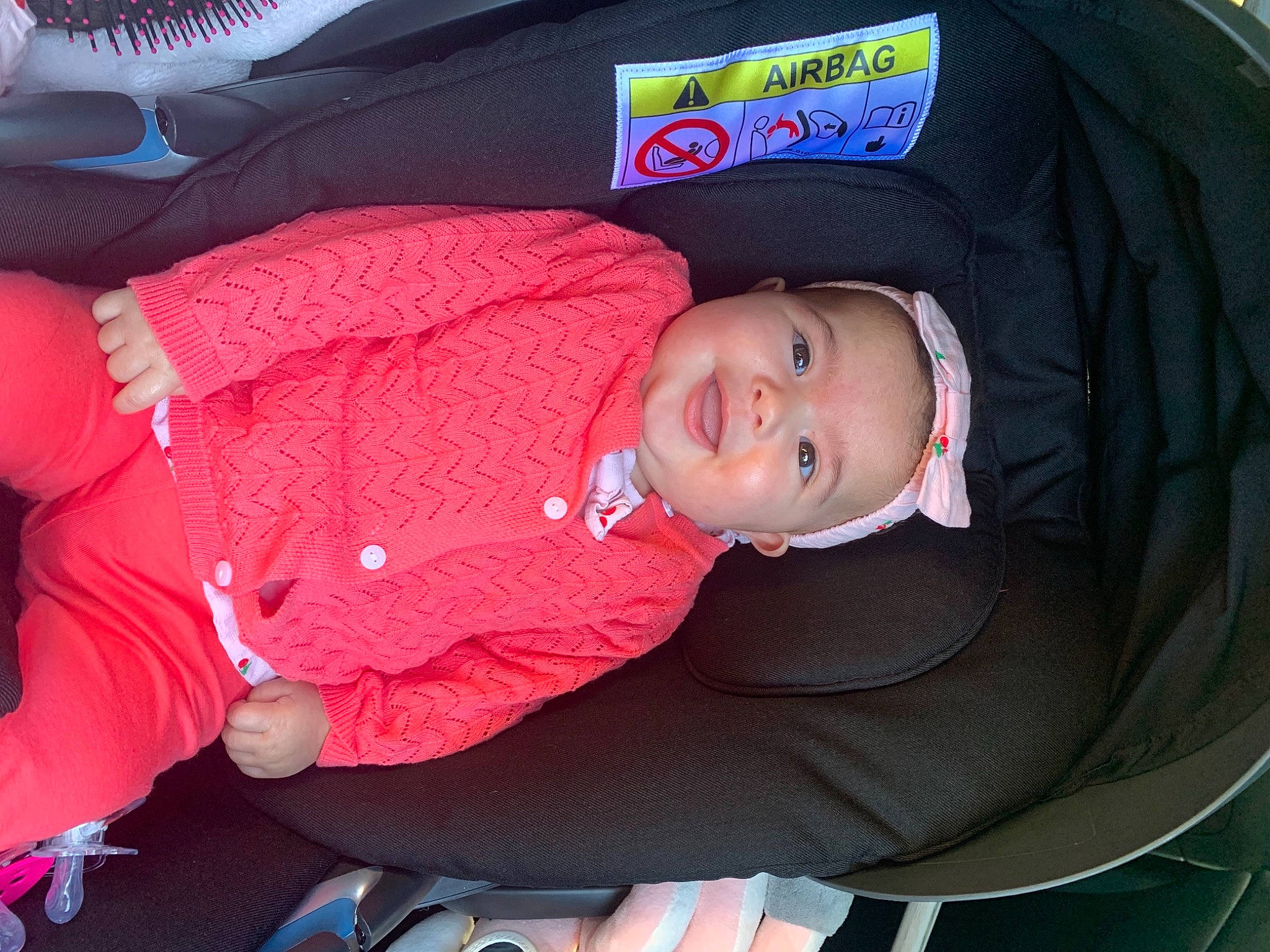 Maddyson participe au concours pour gagner de l'argent avec cette photo : auto_part, baby, baby_carriage, baby_products, baby_toddler_clothing, cap, car_seat, carmine, child, comfort, fashion_accessory, fun, hat, lap, leisure, mechanical_fan, mouth, person, pink, thigh