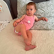 Amelia participe au concours pour gagner de l'argent avec cette photo : bed, child, cute, diaper, expression, foot, furniture, hand, headboard, indoor, person, pillow, pink_clothing, portrait, relaxed, room, skin, sleepwear, toddler, young_child