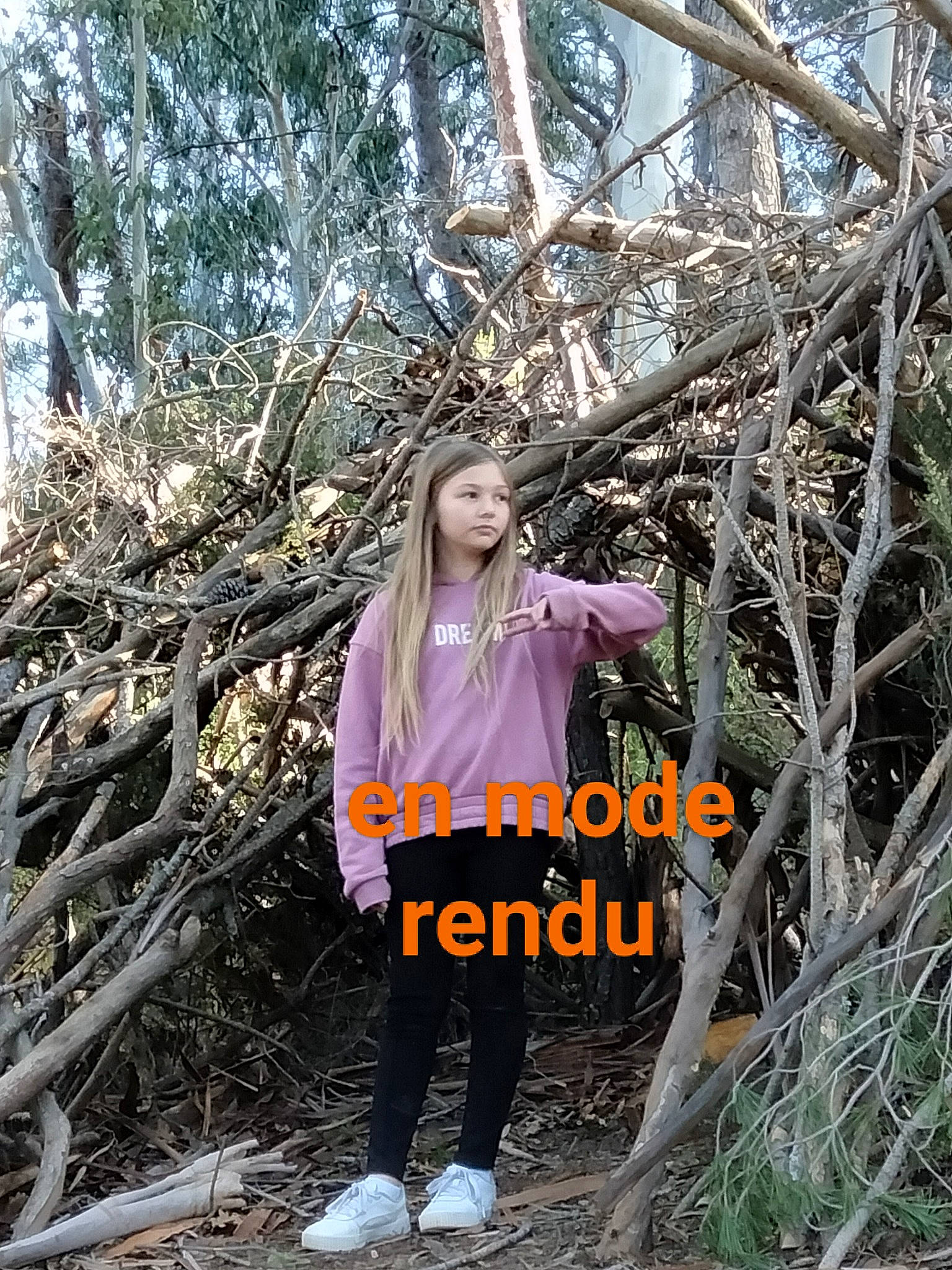 Amellya a rejoint le concours — aidez-le/la à gagner de superbes lots ! blond, botany, branch, electric_blue, forest, grass, hair, hairstyle, leisure, long_hair, natural_landscape, people_in_nature, person, plant, soil, street_fashion, t_shirt, trunk, twig, wood