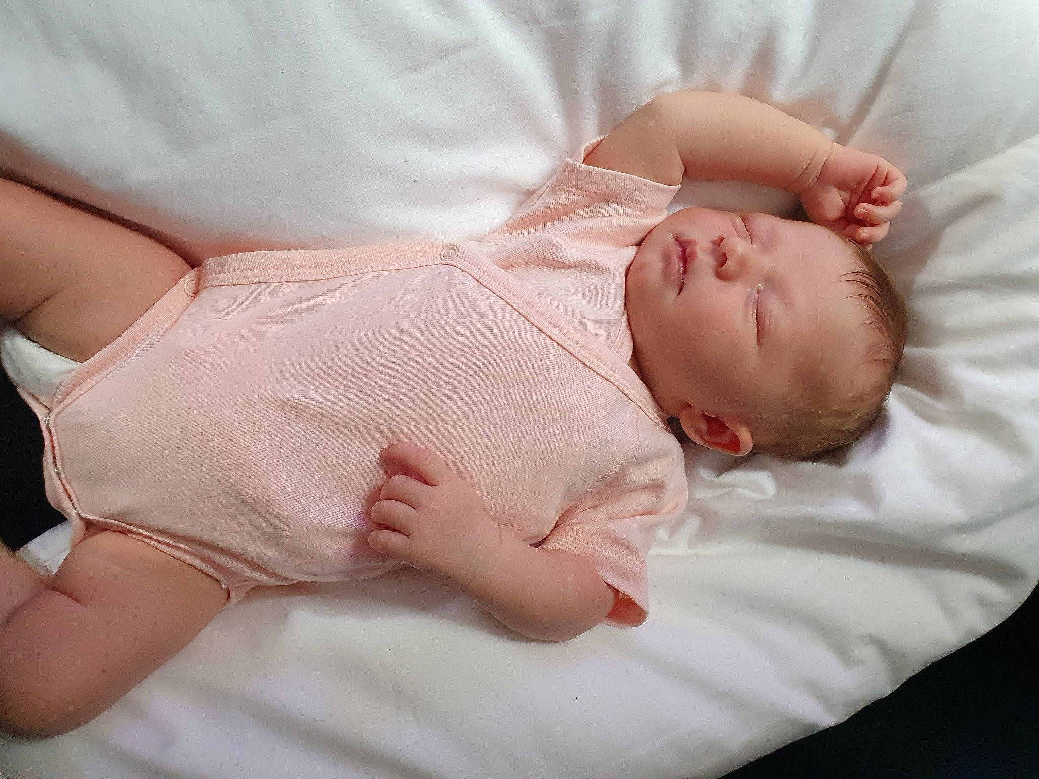 Carla a rejoint le concours — aidez-le/la à gagner de superbes lots ! arm, baby, baby_sleeping, bedtime, birth, cheek, child, comfort, gesture, hand, nap, person, pink, product, skin, sleep, toddler