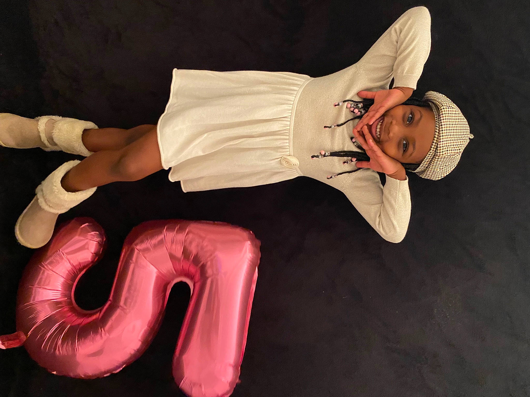 Juceila a rejoint le concours — aidez-le/la à gagner de superbes lots ! animation, carmine, costume, entertainment, event, eyewear, flamingo, font, gesture, hat, headwear, human_leg, joy, person, sleeve, sportswear, t_shirt, toy, wrist