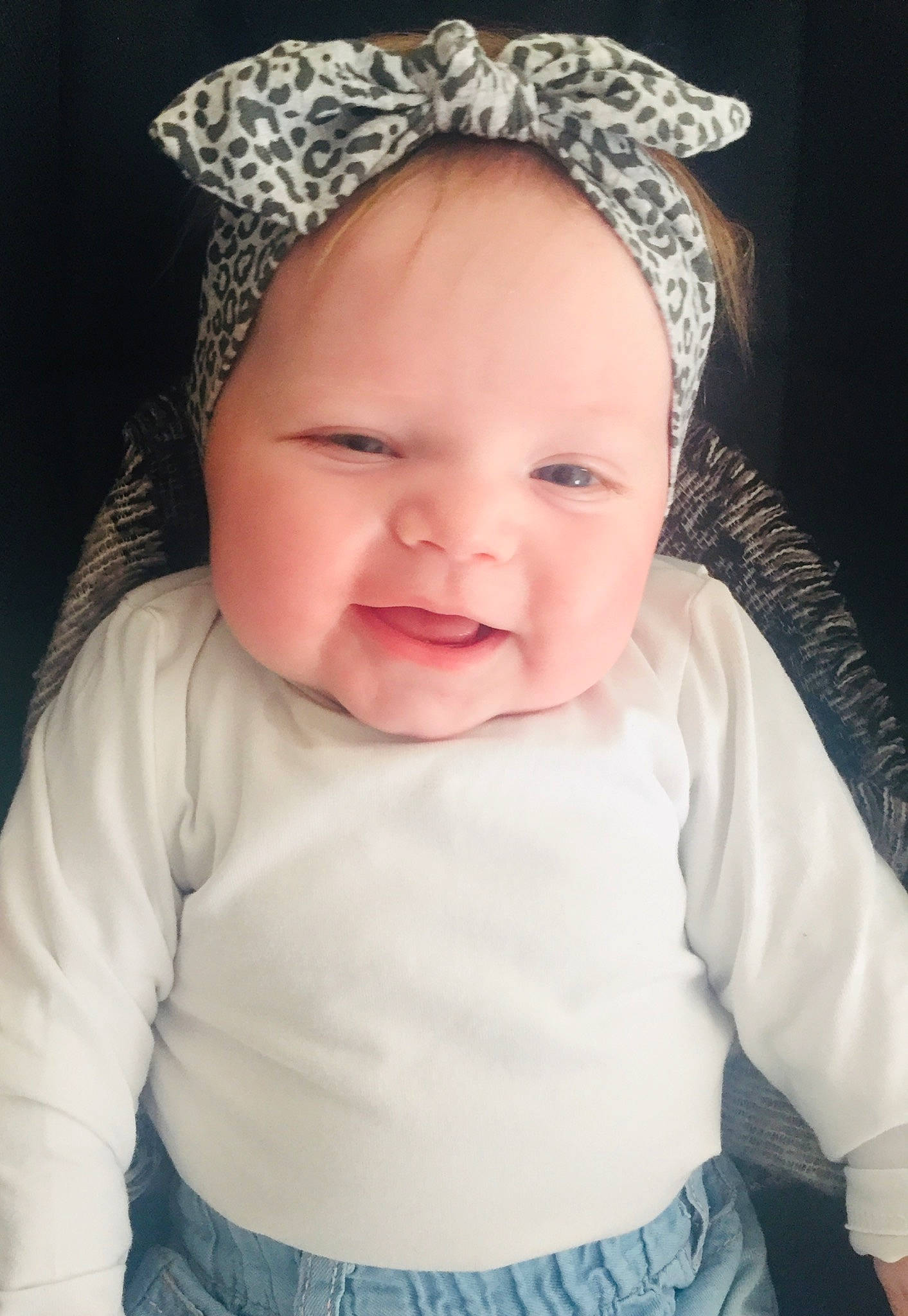 Cloé a rejoint le concours — aidez-le/la à gagner de superbes lots ! baby, baby_toddler_clothing, bonnet, cheek, child, child_model, costume_accessory, embellishment, eye, hair_accessory, headband, headgear, headpiece, headwear, iris, lip, organ, person, portrait_photography, skin