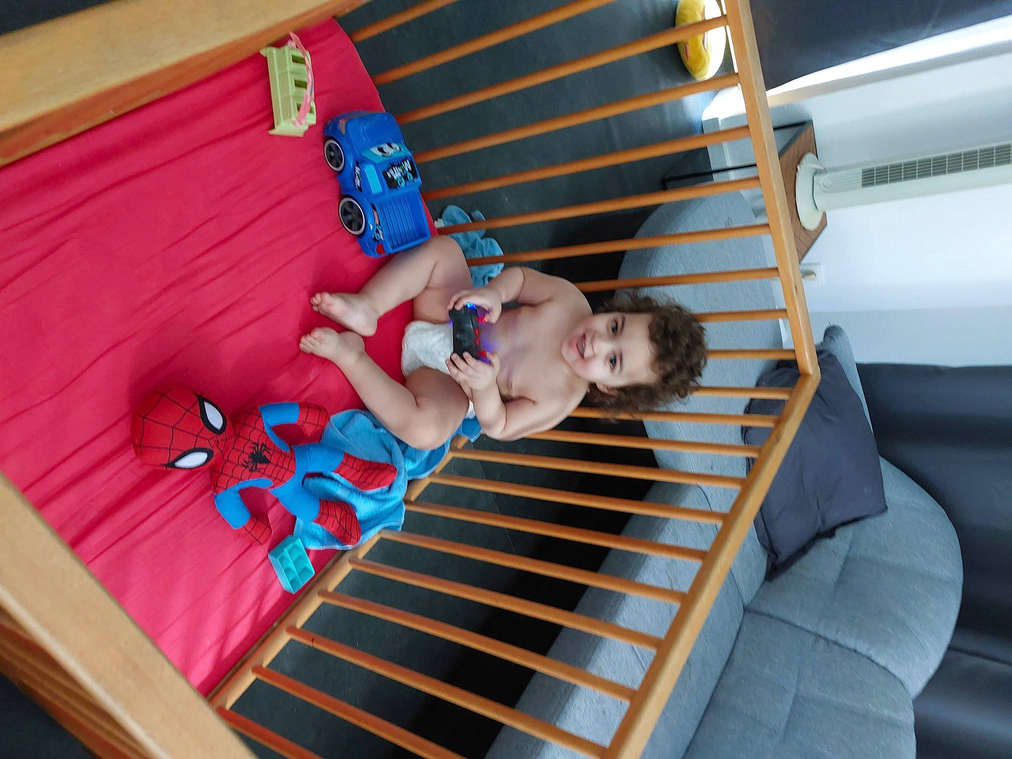 Ryan a rejoint le concours — aidez-le/la à gagner de superbes lots ! baby, baby_products, baby_safety, baby_toddler_clothing, child, comfort, electric_blue, flooring, fun, happy, hardwood, joy, leisure, person, play, recreation, room, stairs, thigh, toddler